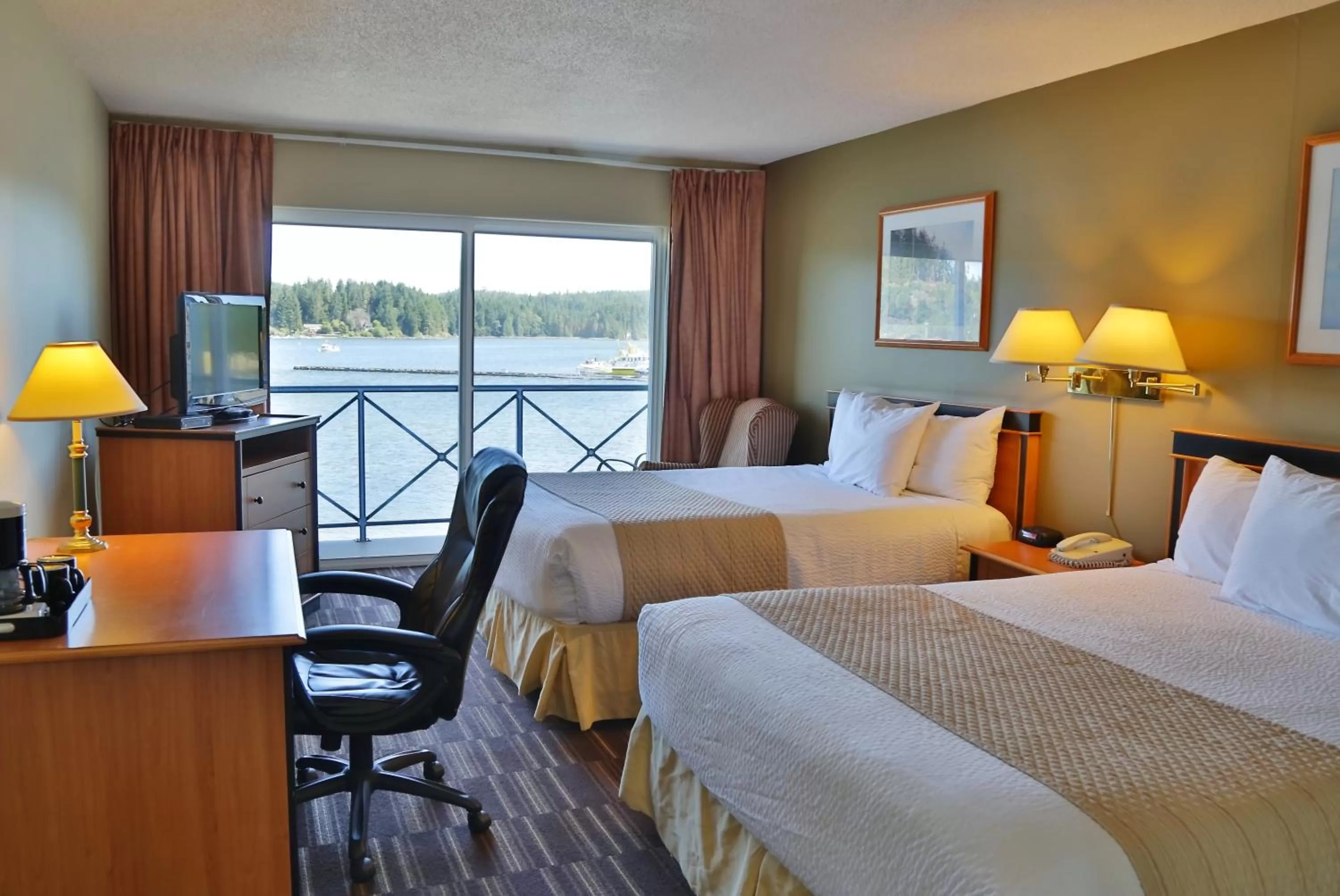 Photo of the whole room, Bed in Glen Lyon Inn