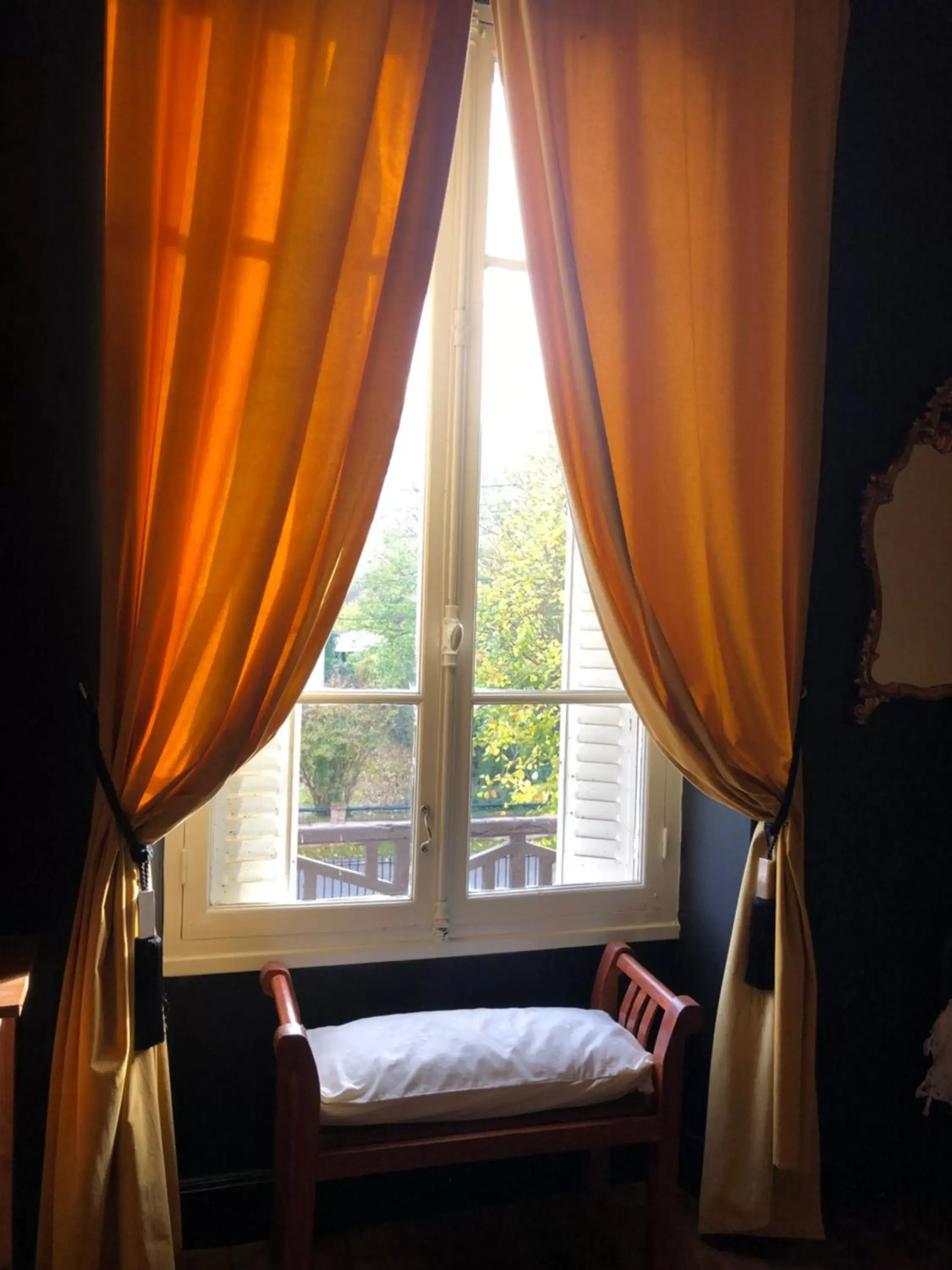 Bedroom, Bed in Maison de la Comtesse