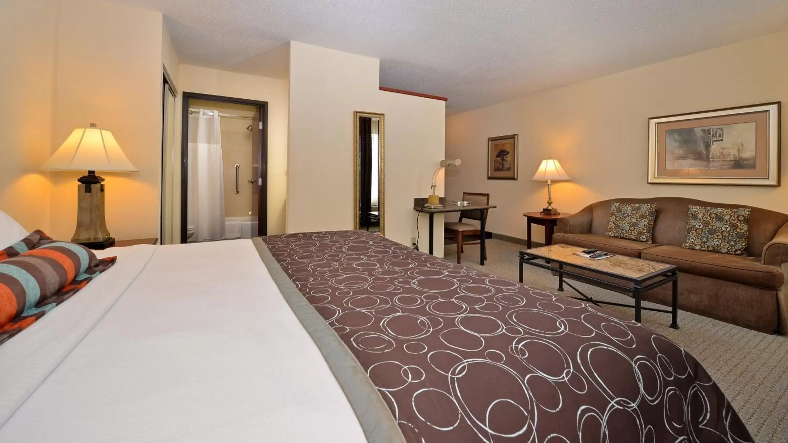 Photo of the whole room, Bed in Staybridge Suites West Des Moines, an IHG Hotel