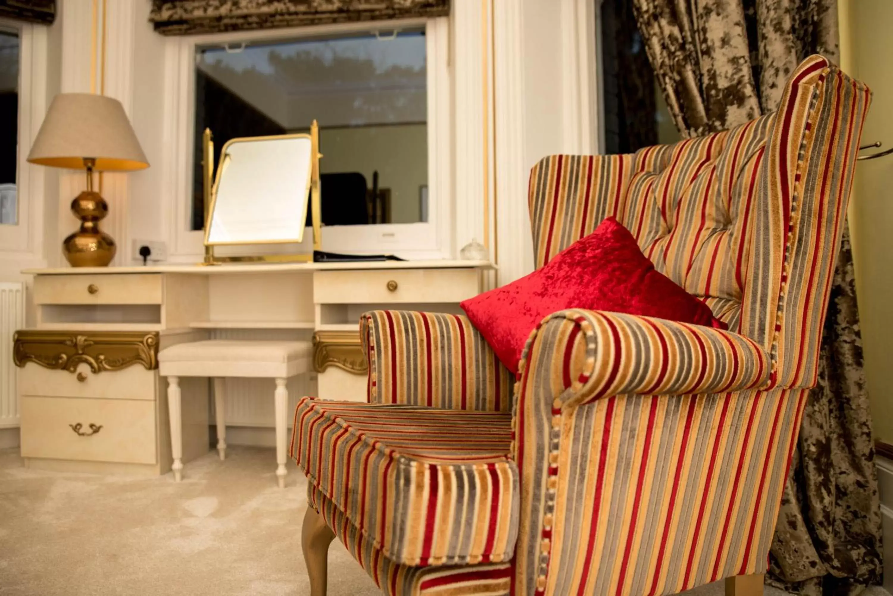 Bedroom, Seating Area in Derby Manor