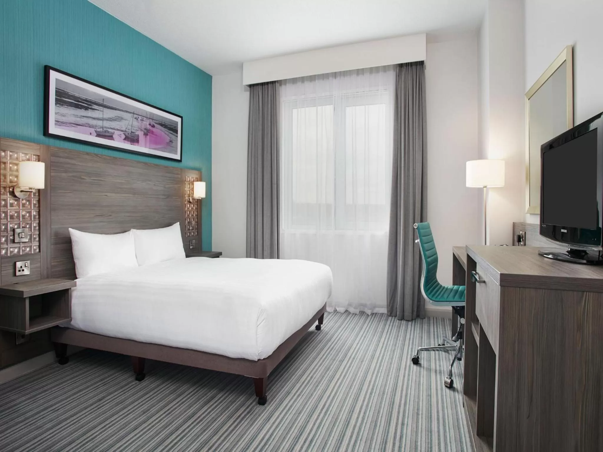 Bedroom, Bed in Leonardo Hotel Southampton