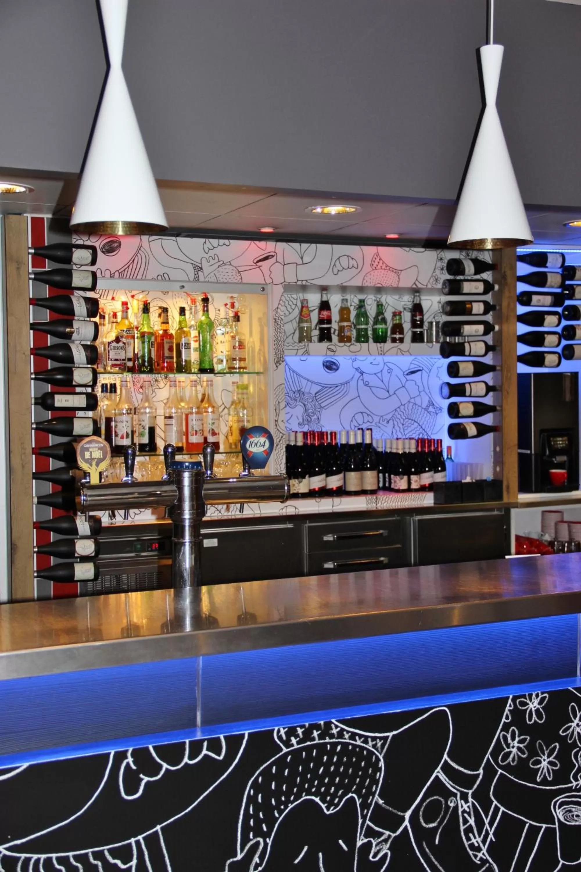 Staff in ibis Avignon Centre Gare