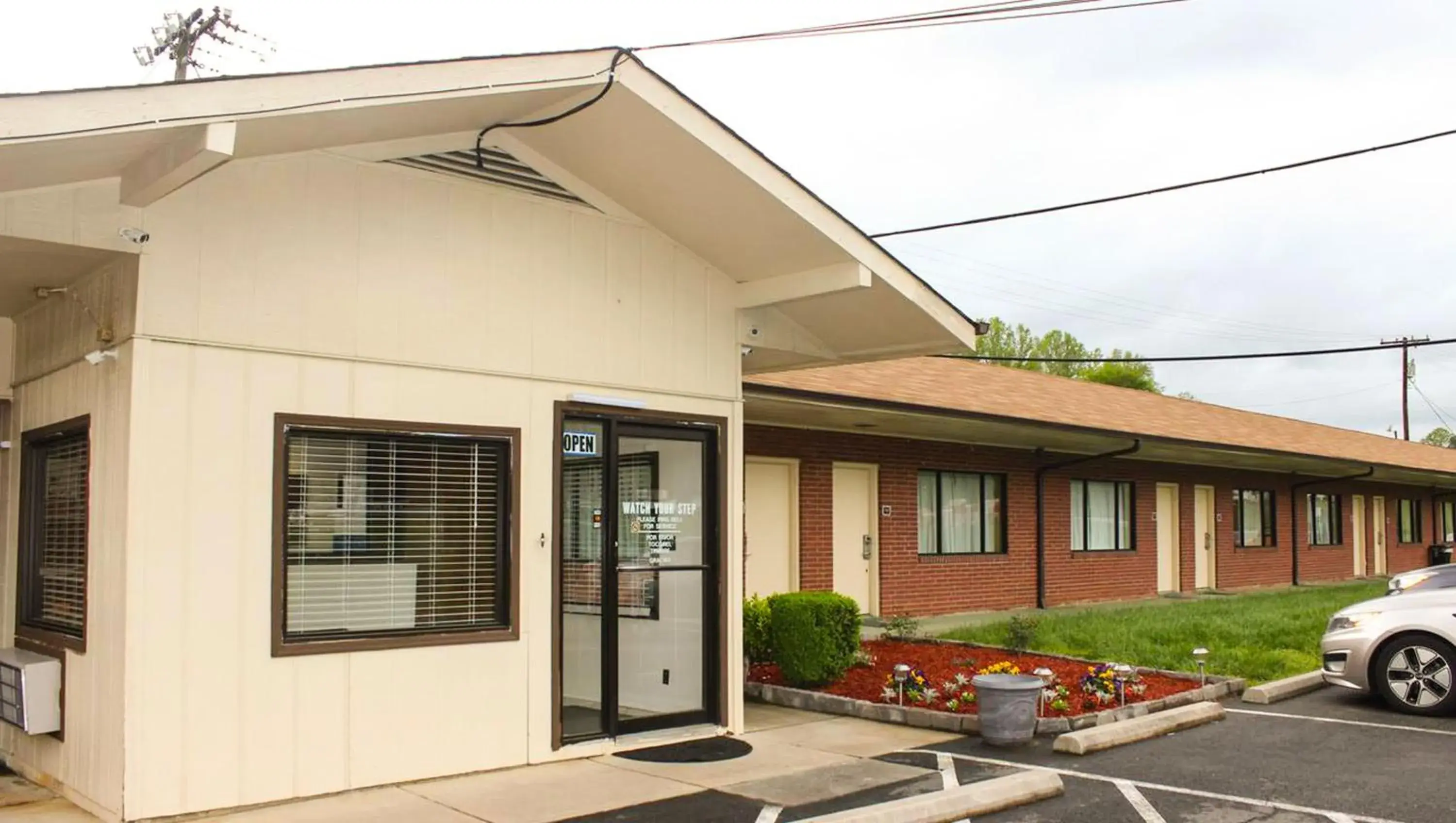 Facade/entrance, Property Building in Green Valley Motel Winston Salem