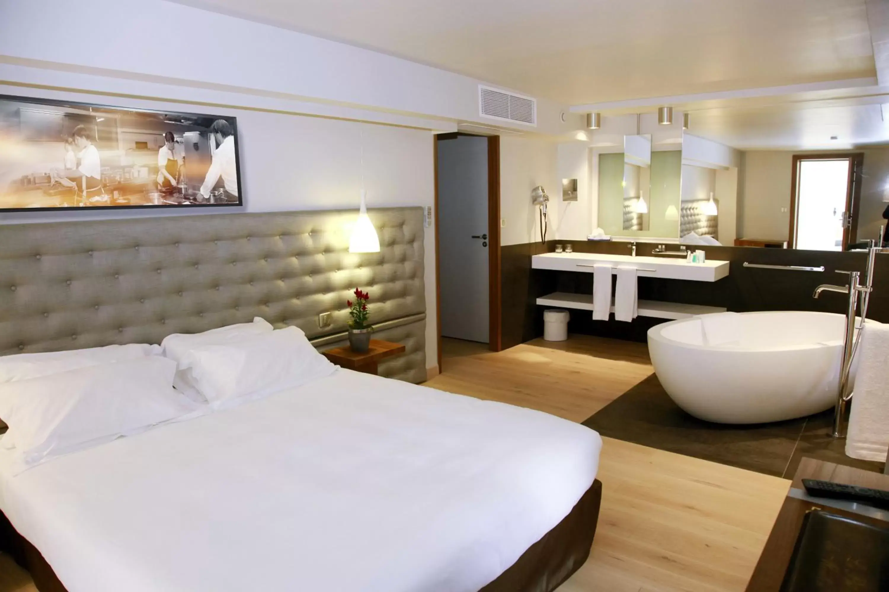 Superior Double Room in Le Pré du Moulin - Maison Alonso - Hôtel & Restaurant Superior Double Room in Le Pré du Moulin - Maison Alonso - Hôtel & Restaurant