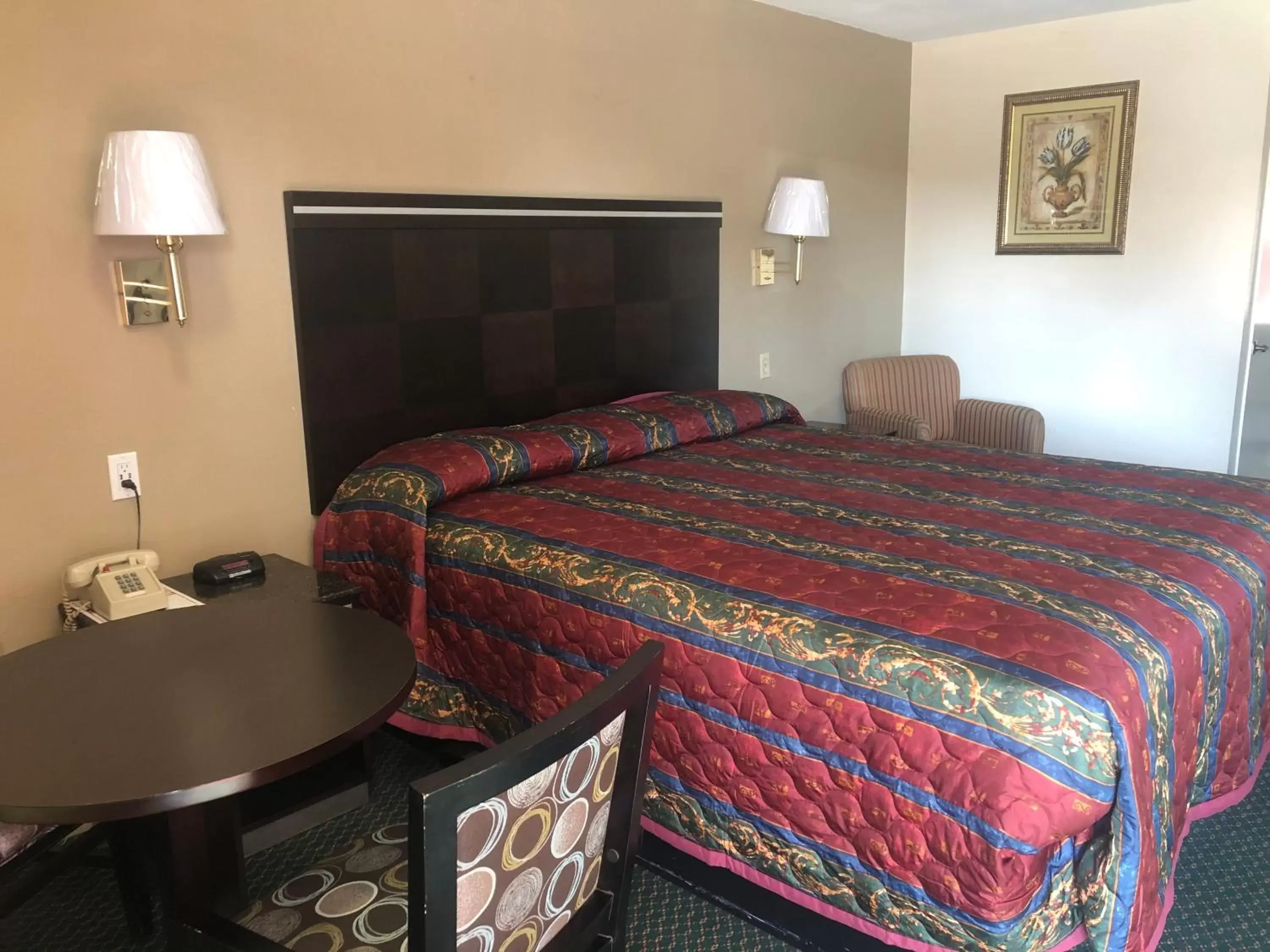 Bed in Economy Inn - Ontario Airport