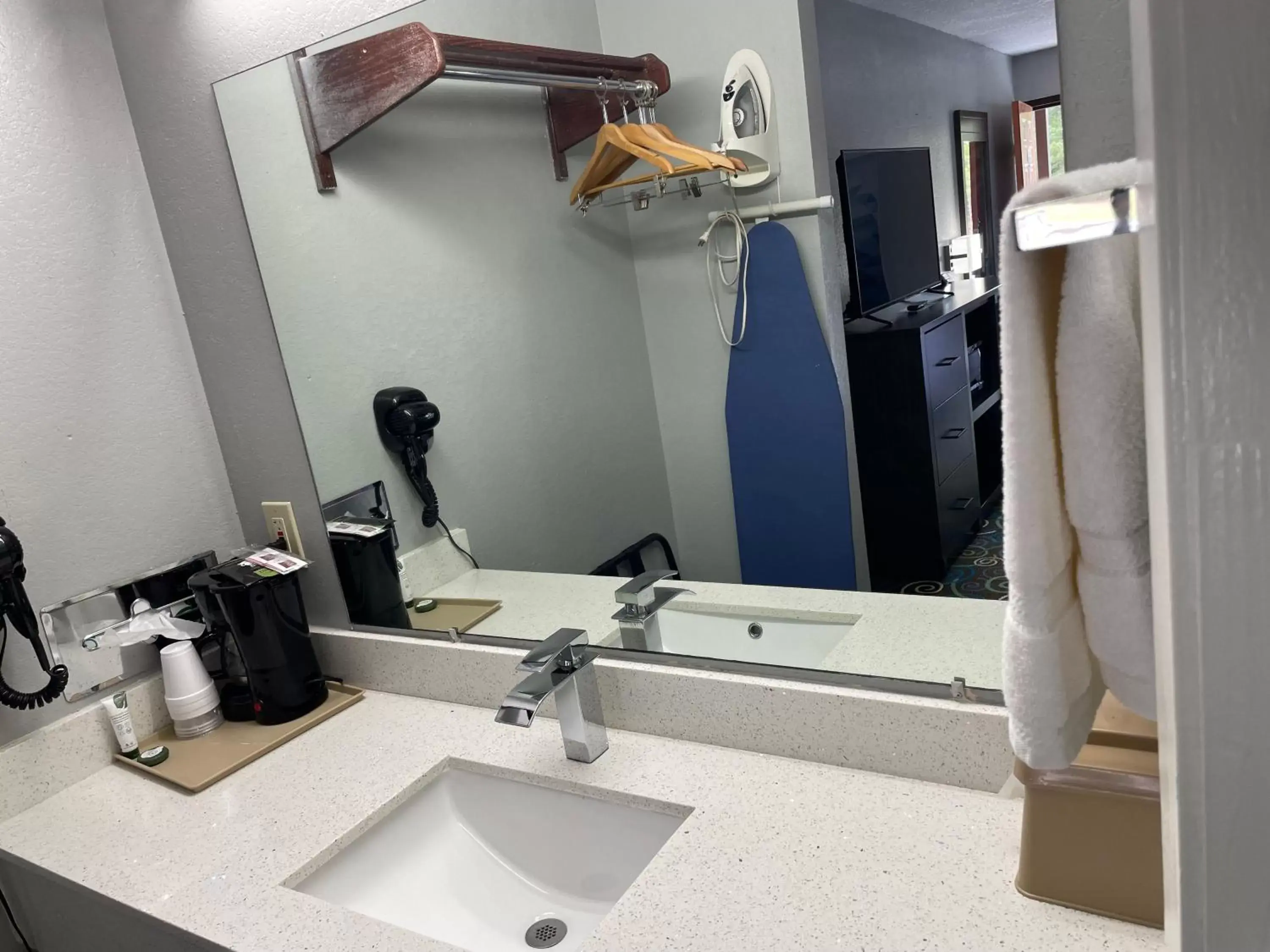 Bathroom in Clairmont Inn & Suites - Warren