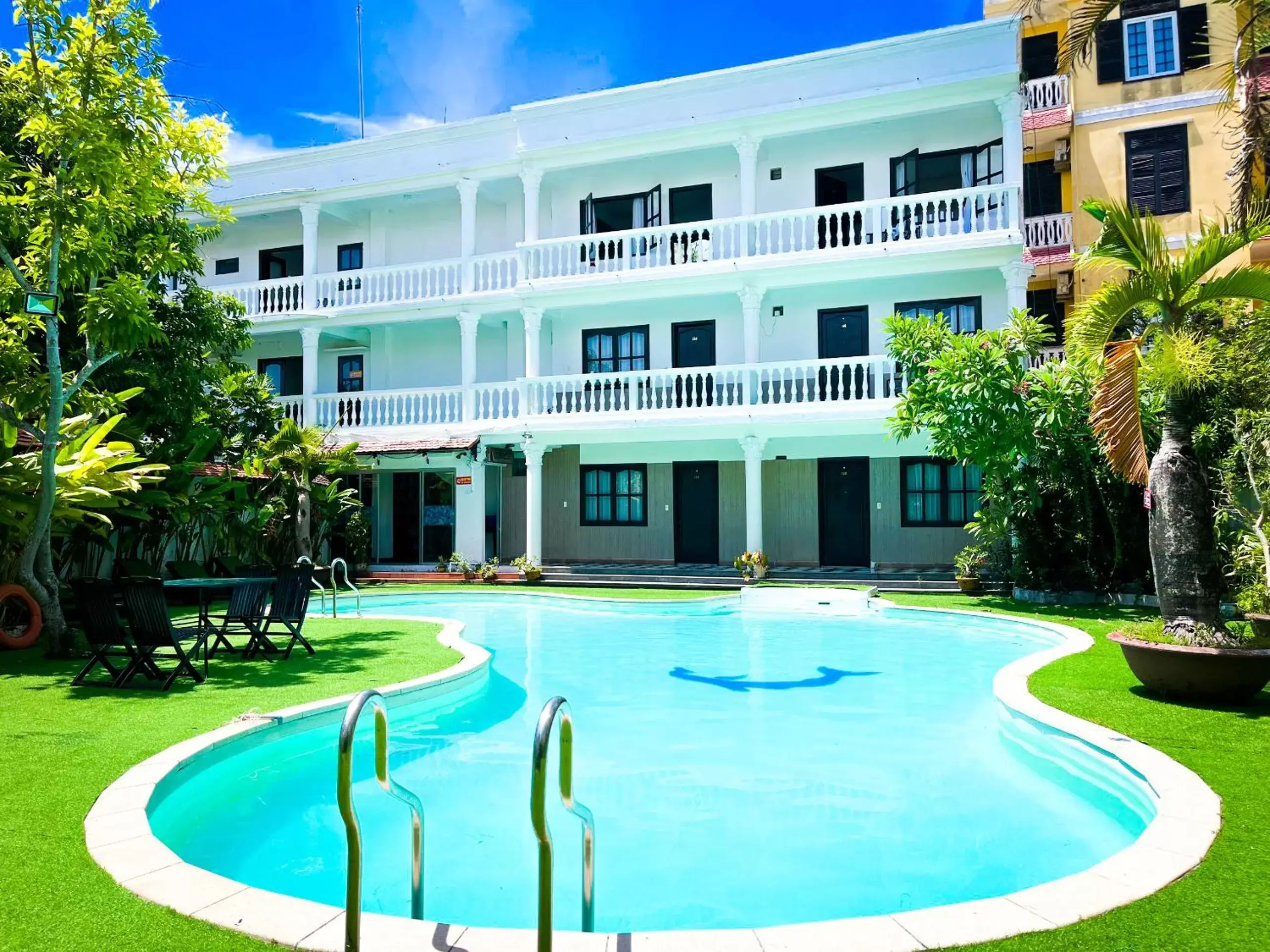 Swimming pool, Property Building in Hai Yen Hotel