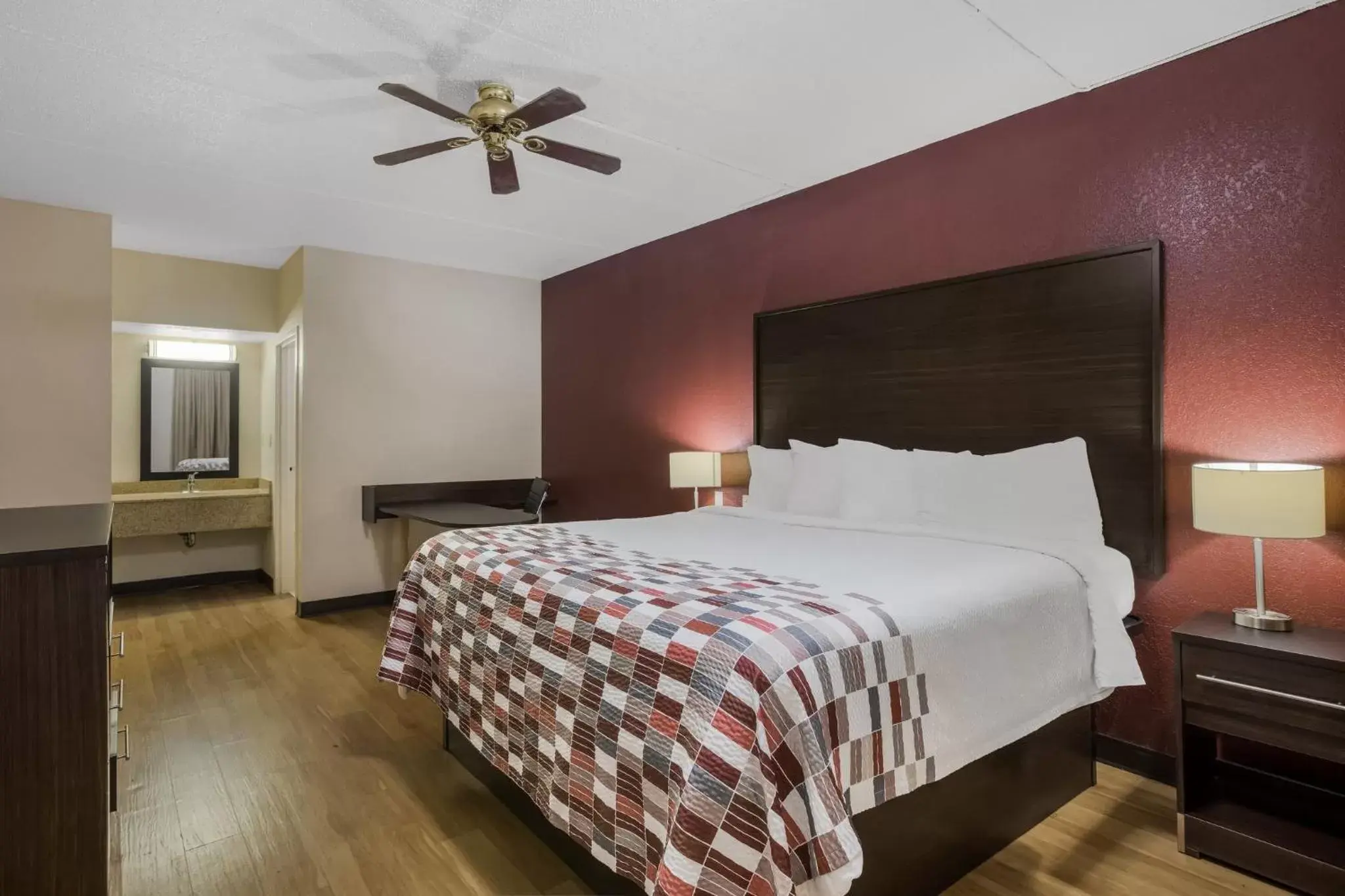 Bedroom, Bed in Red Roof Inn & Suites Statesboro - University