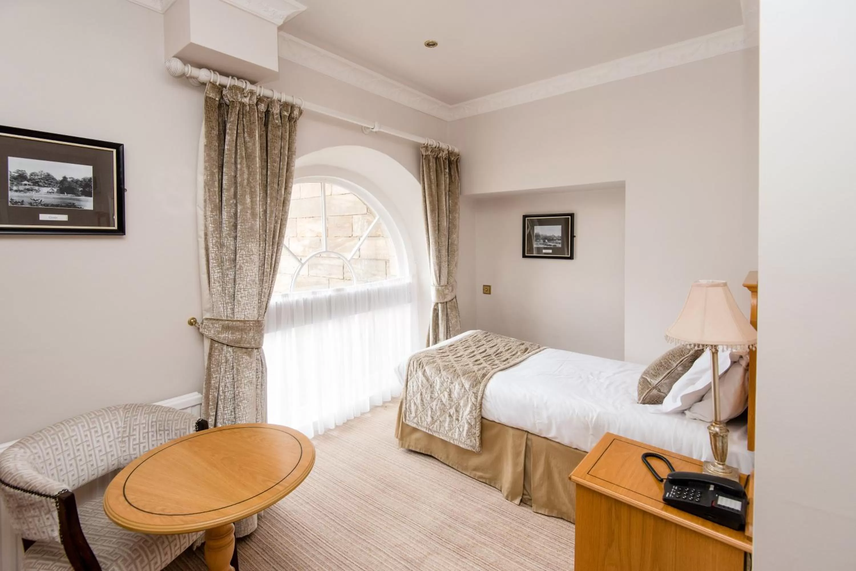 Standard Single Room in Waterton Park Hotel