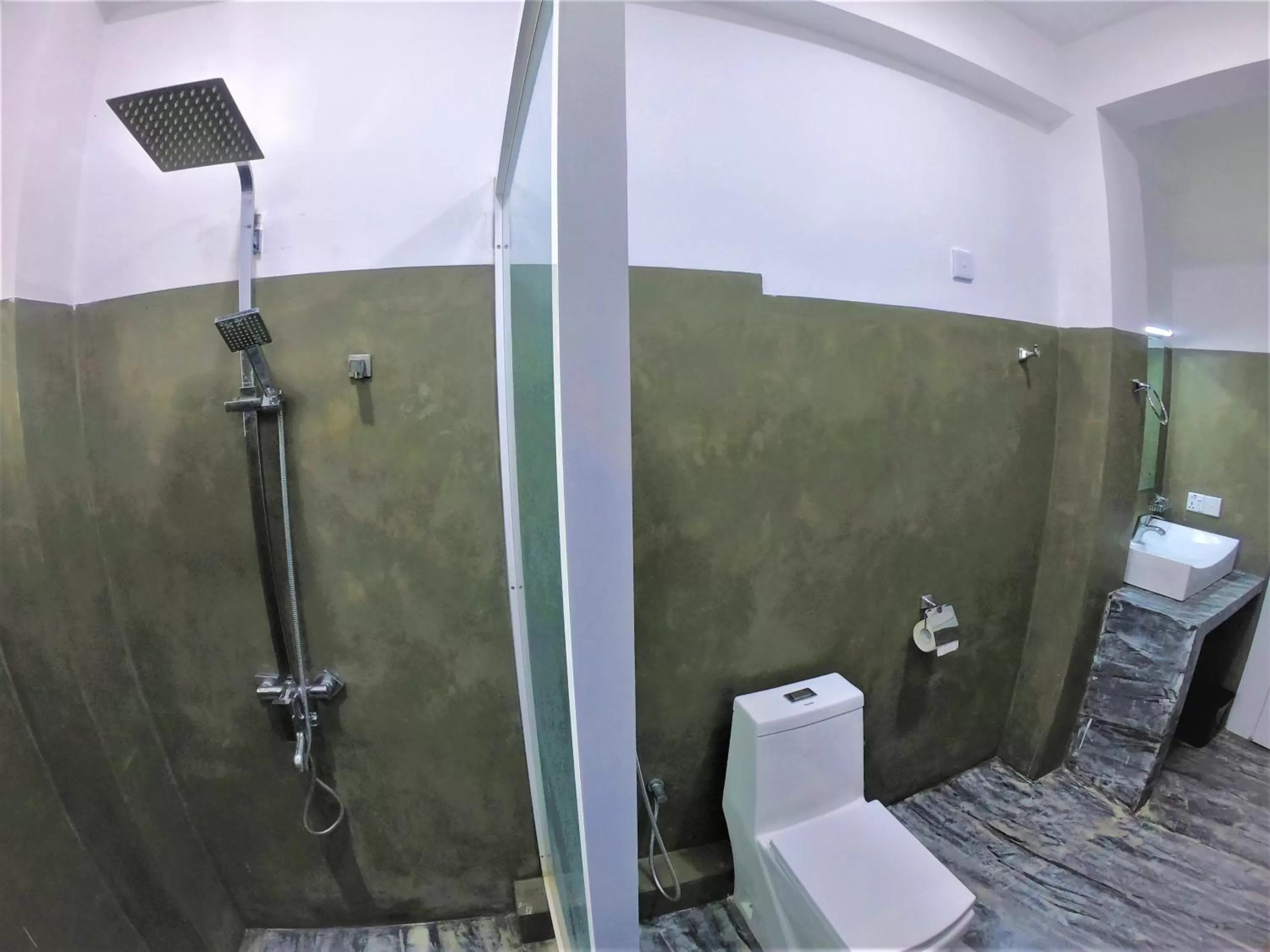 Bathroom in 4 Aces Ella