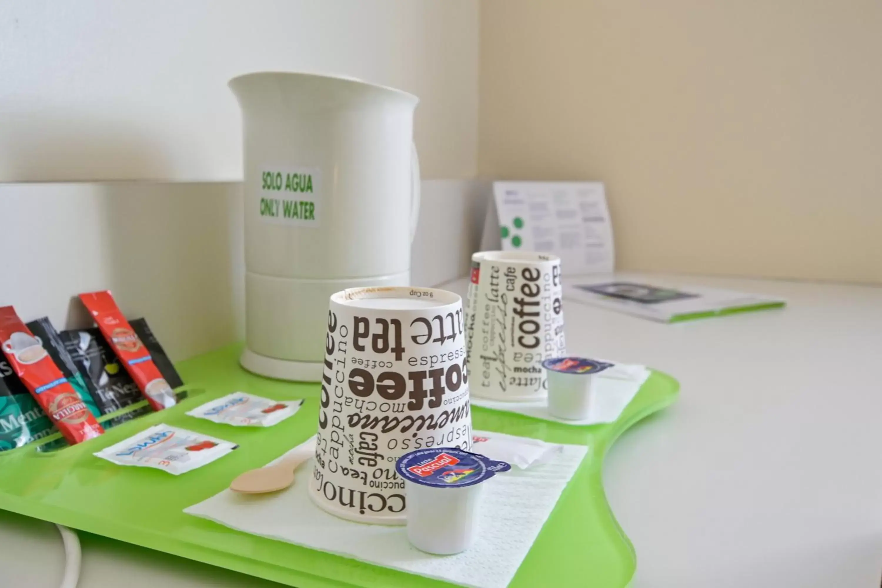 Coffee/tea facilities in Campanile Málaga Airport