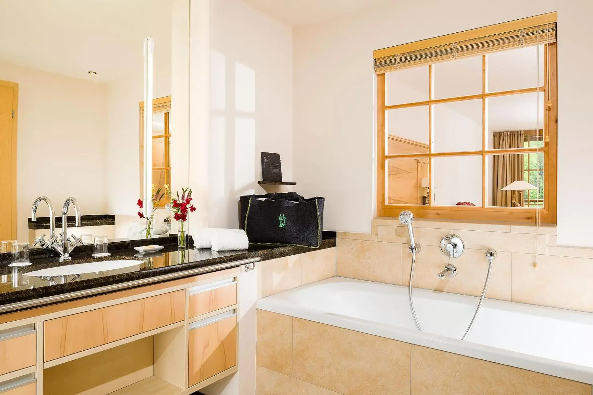 Bathroom, Kitchen/Kitchenette in Berghotel Rehlegg