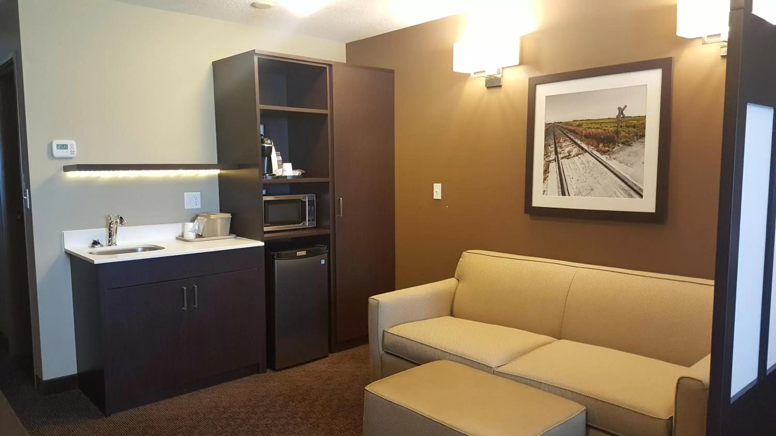 Living room, Seating Area in Microtel Inn & Suites by Wyndham Whitecourt