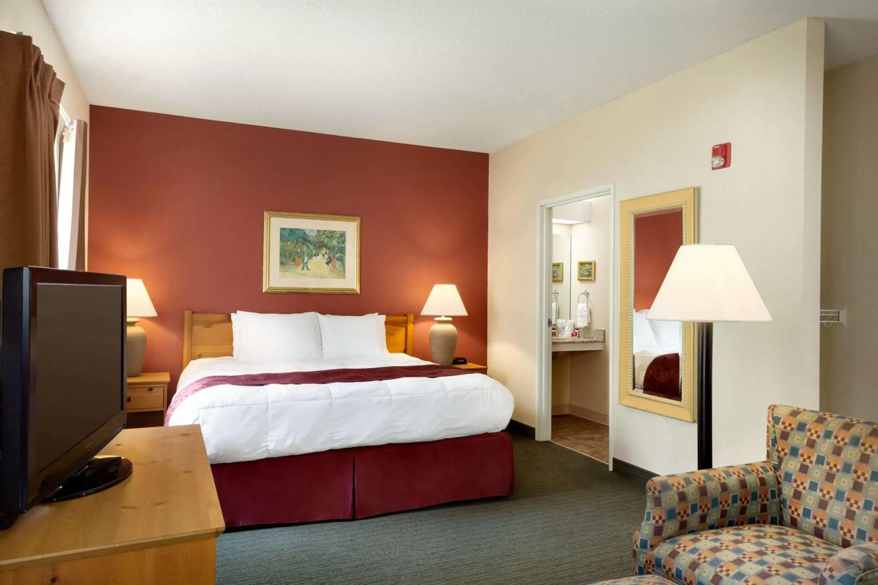 Photo of the whole room, Bed in Baymont by Wyndham Wichita East