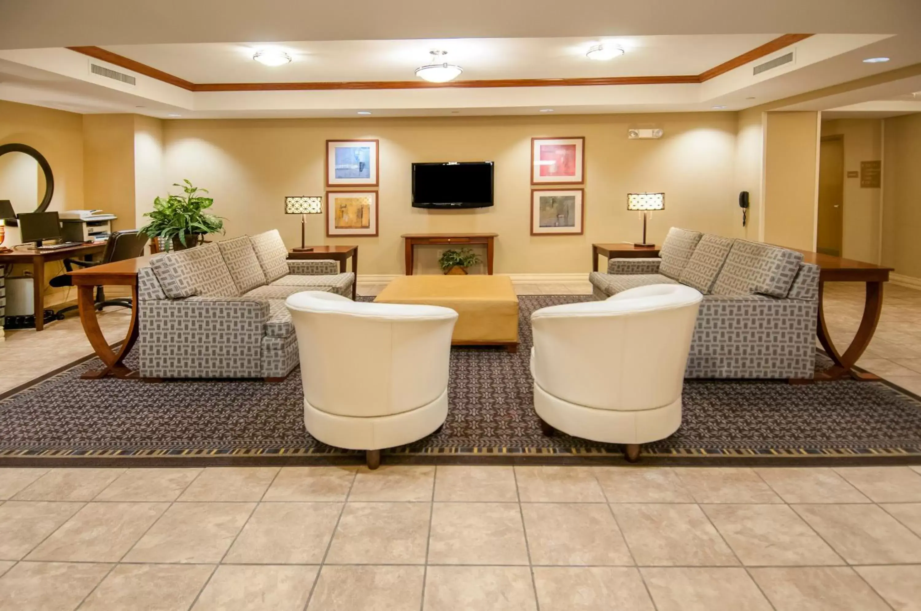 Property building, Lounge/Bar in Candlewood Suites Flowood, MS, an IHG Hotel