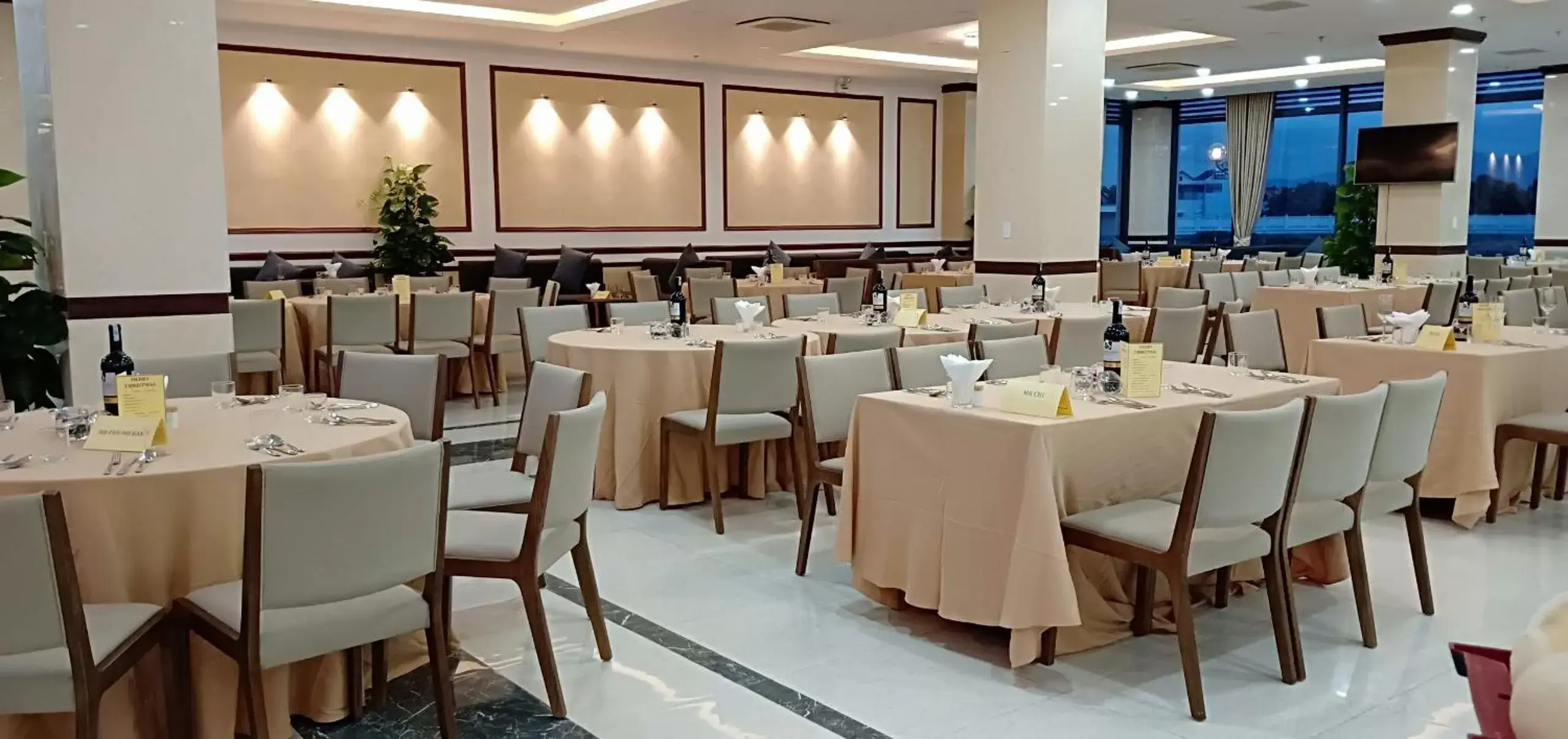 Restaurant/places to eat in Navy Hotel Cam Ranh