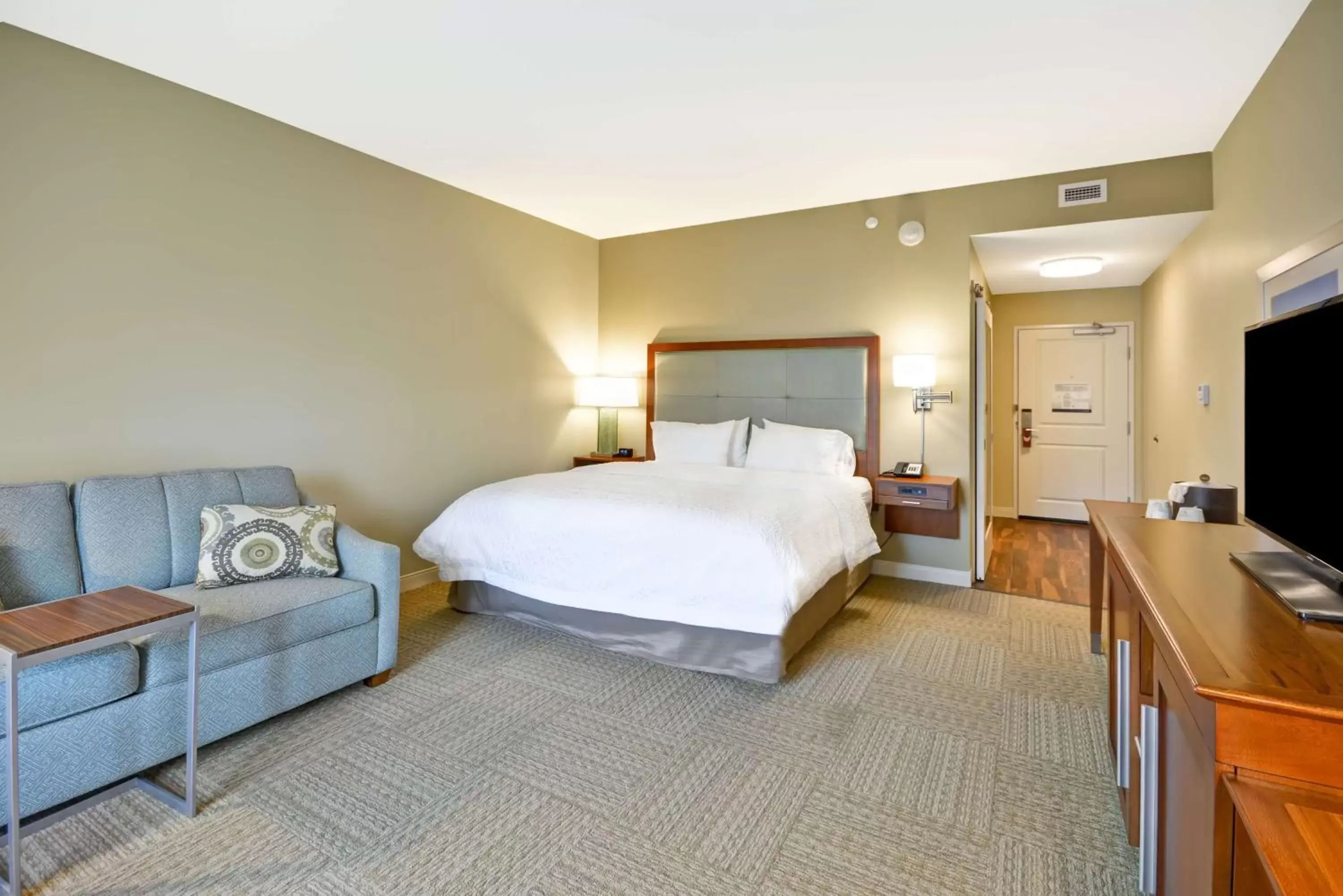 Bedroom, Bed in Hampton Inn & Suites Charleston Airport