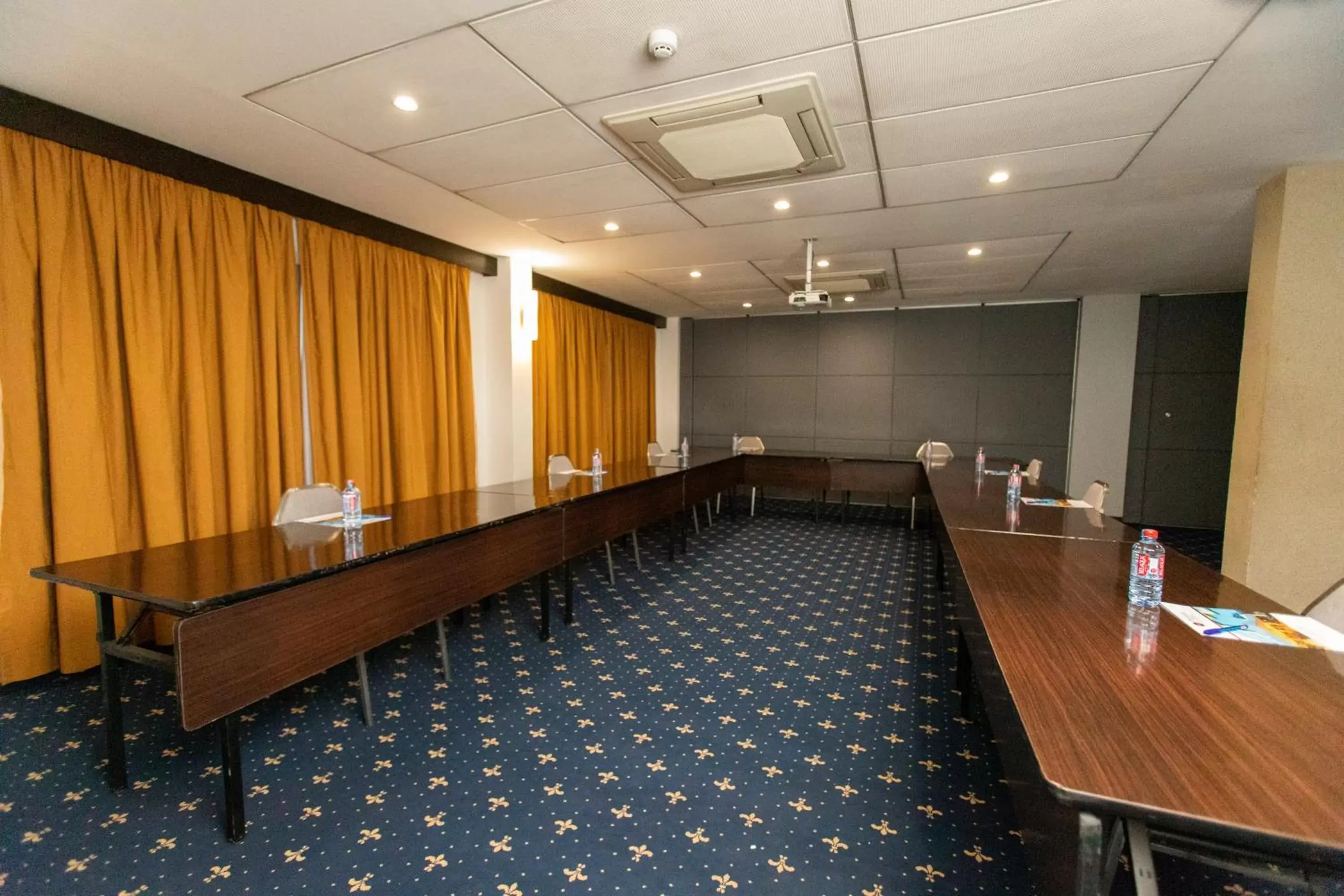 Meeting/conference room in Best Western Premier Accra Airport Hotel