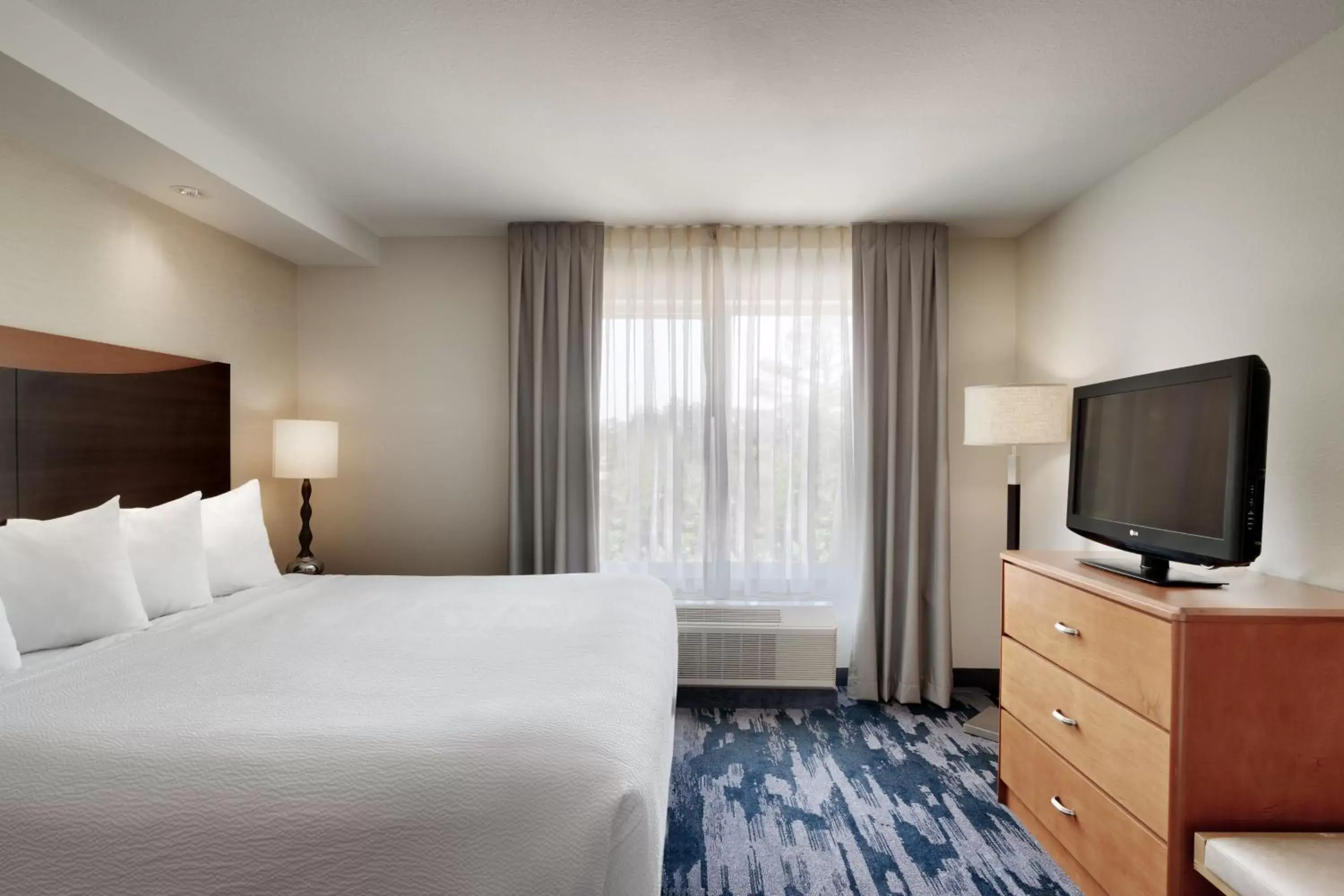 Bedroom, Bed in Fairfield Inn & Suites by Marriott Tallahassee Central