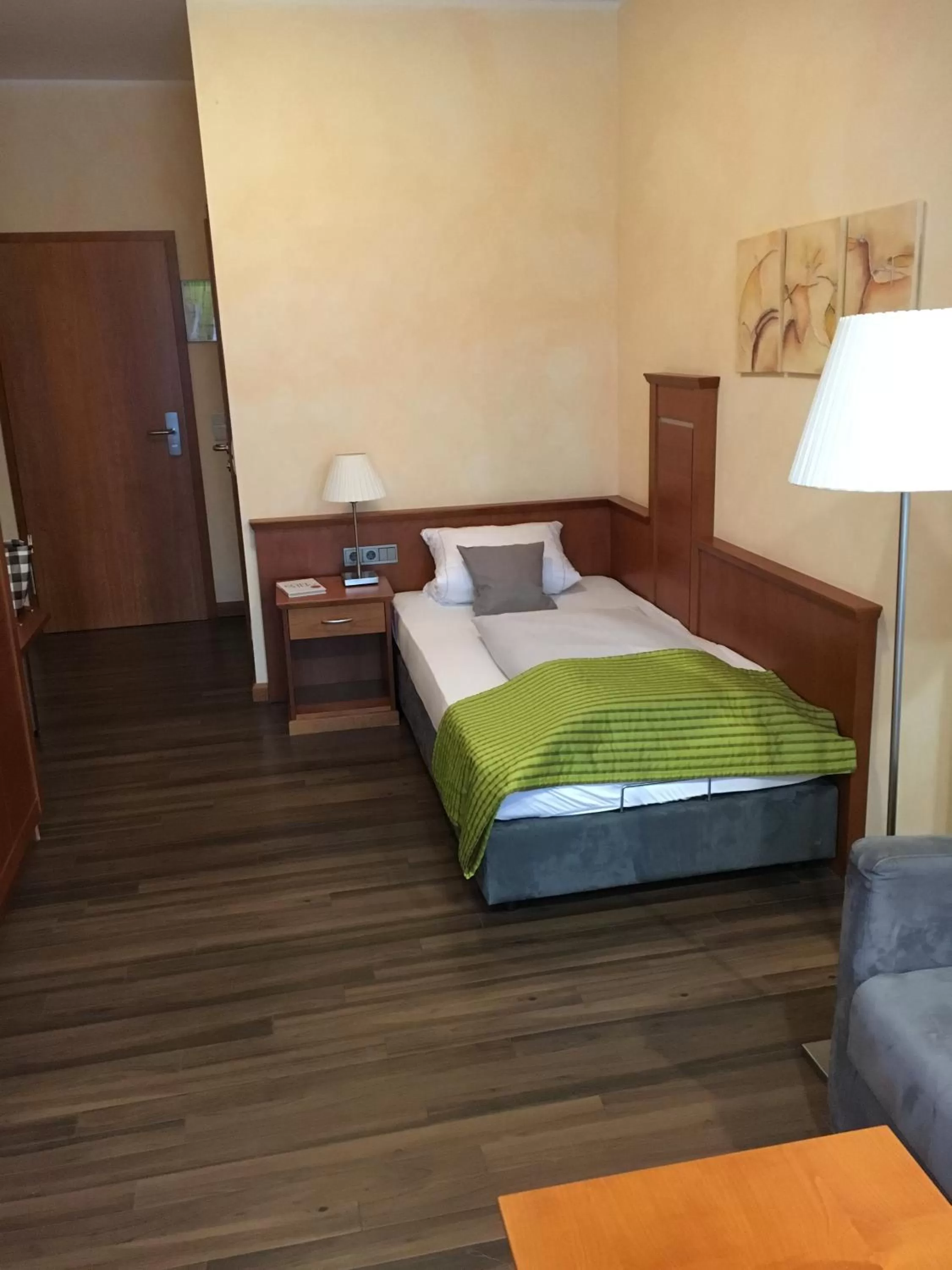 Photo of the whole room, Bed in Landidyll Hotel zum Freden