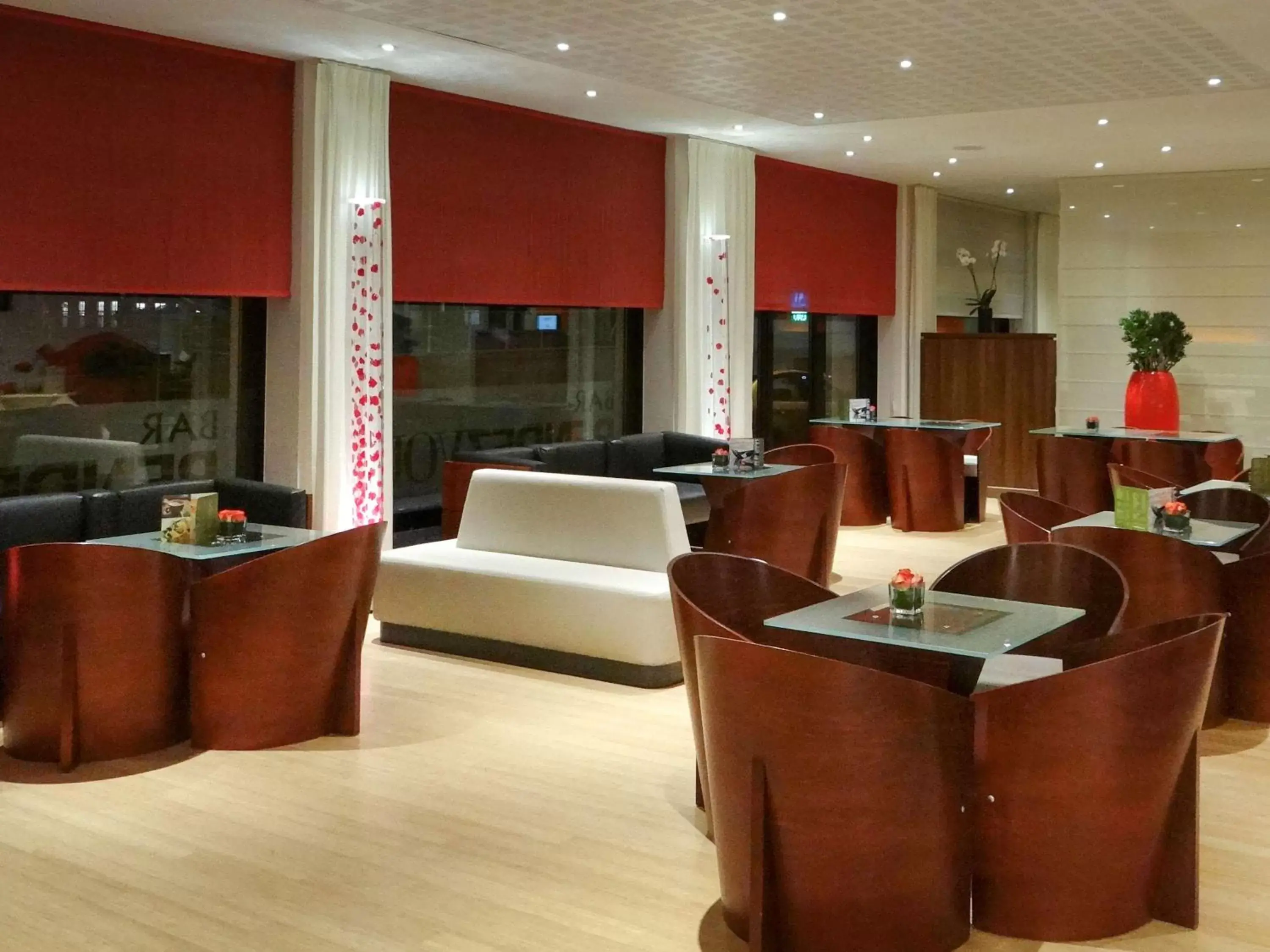Lounge or bar, Lobby/Reception in ibis Antwerpen Centrum