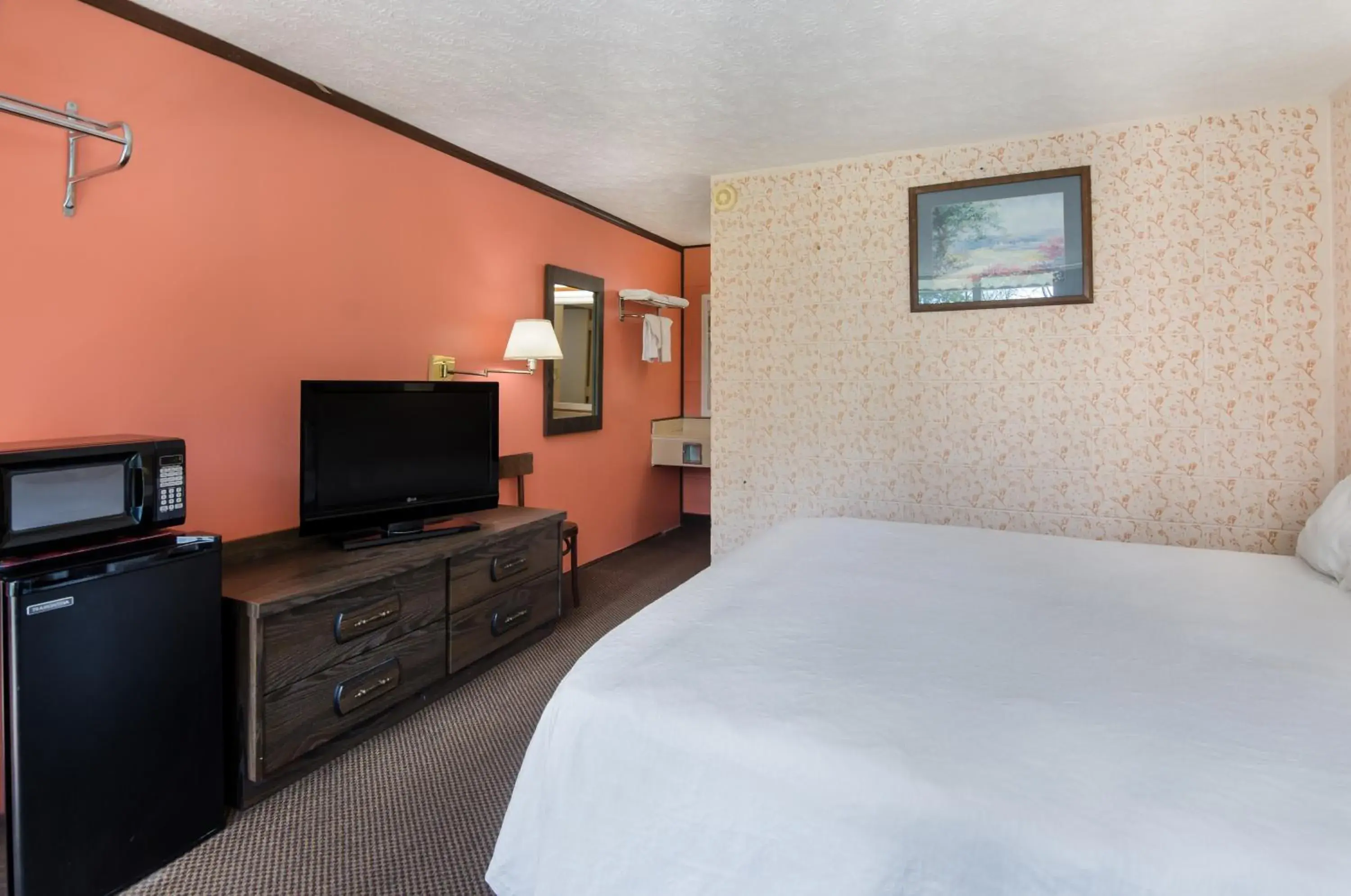 Photo of the whole room, Bed in Americas Best Value Inn Wytheville