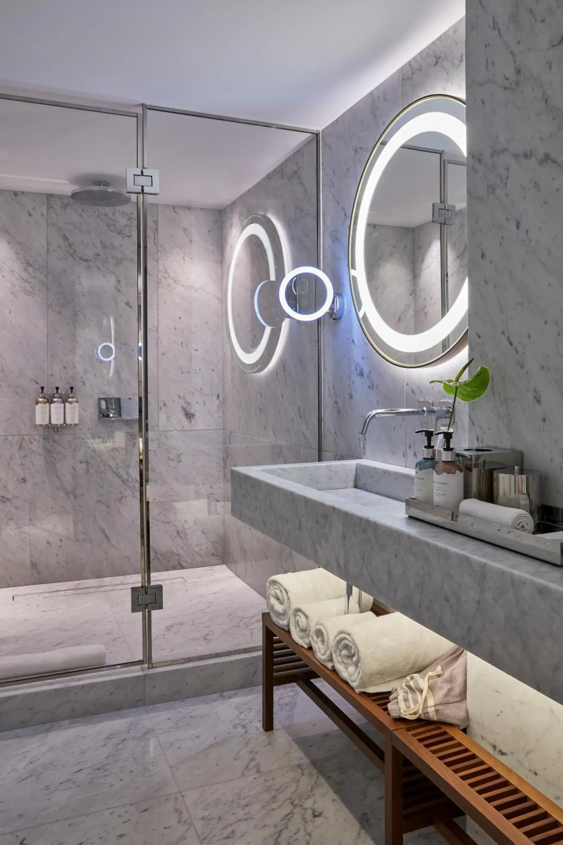Shower, Bathroom in Sir Joan Hotel