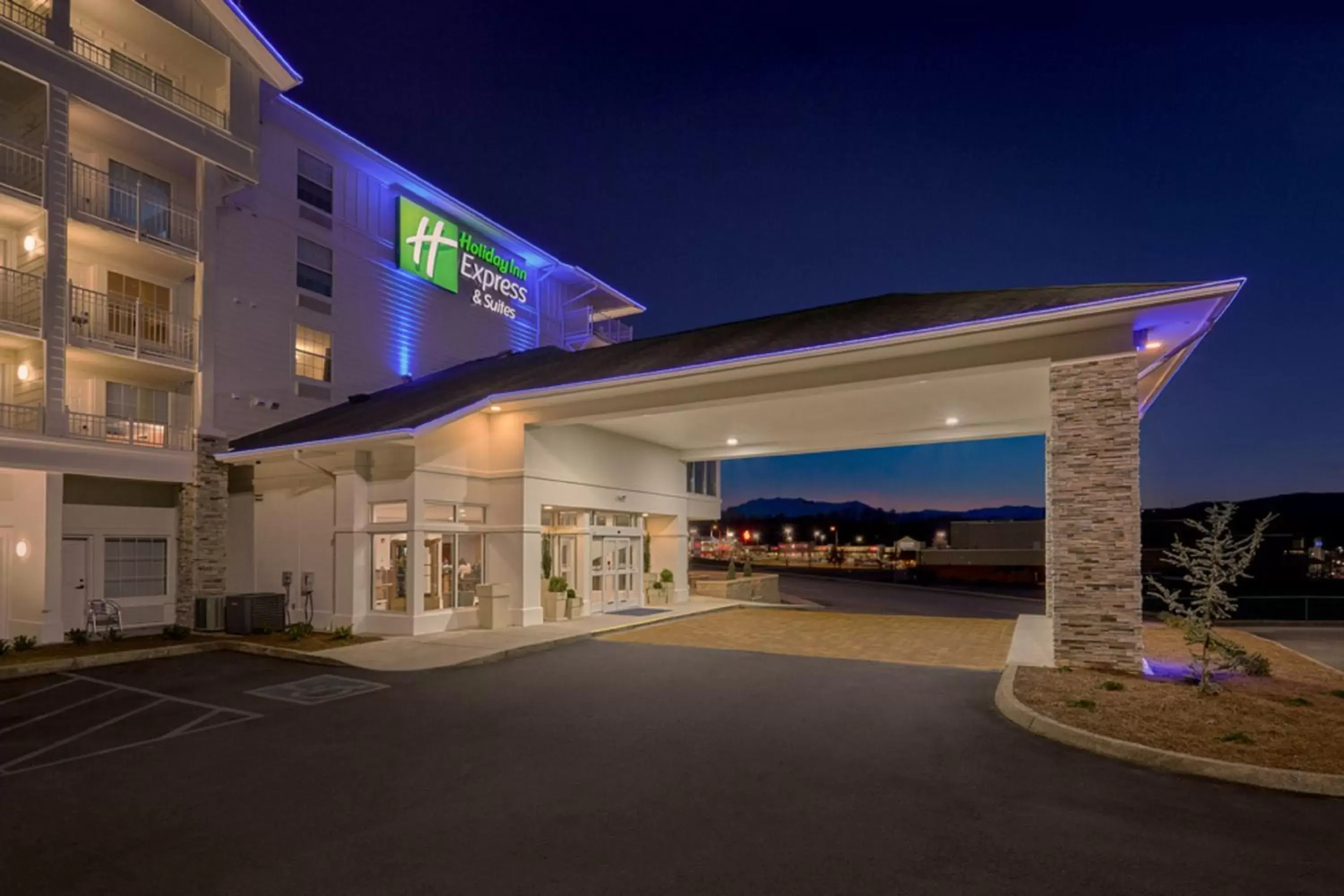 Property building in Holiday Inn Express Pigeon Forge – Sevierville, an IHG Hotel