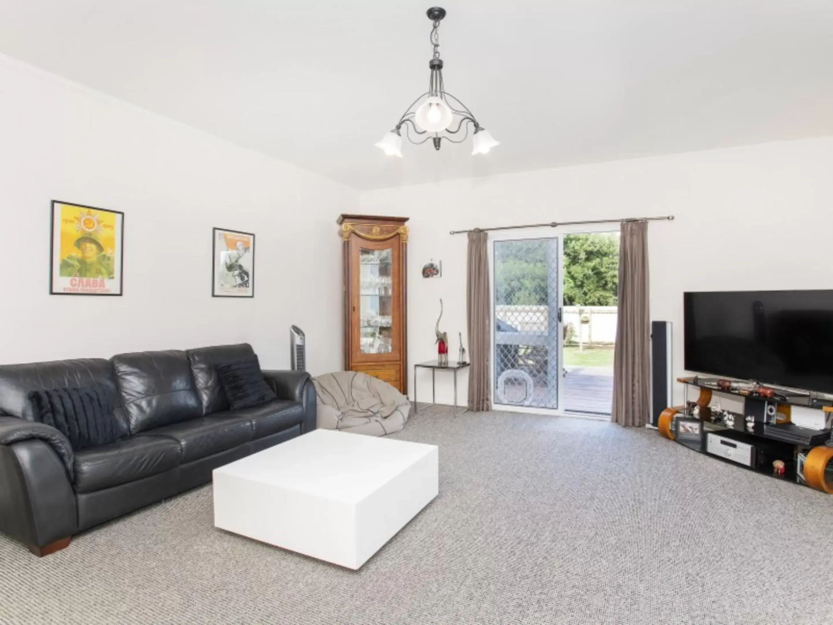 Living room, Seating Area in Tudor Park Motel