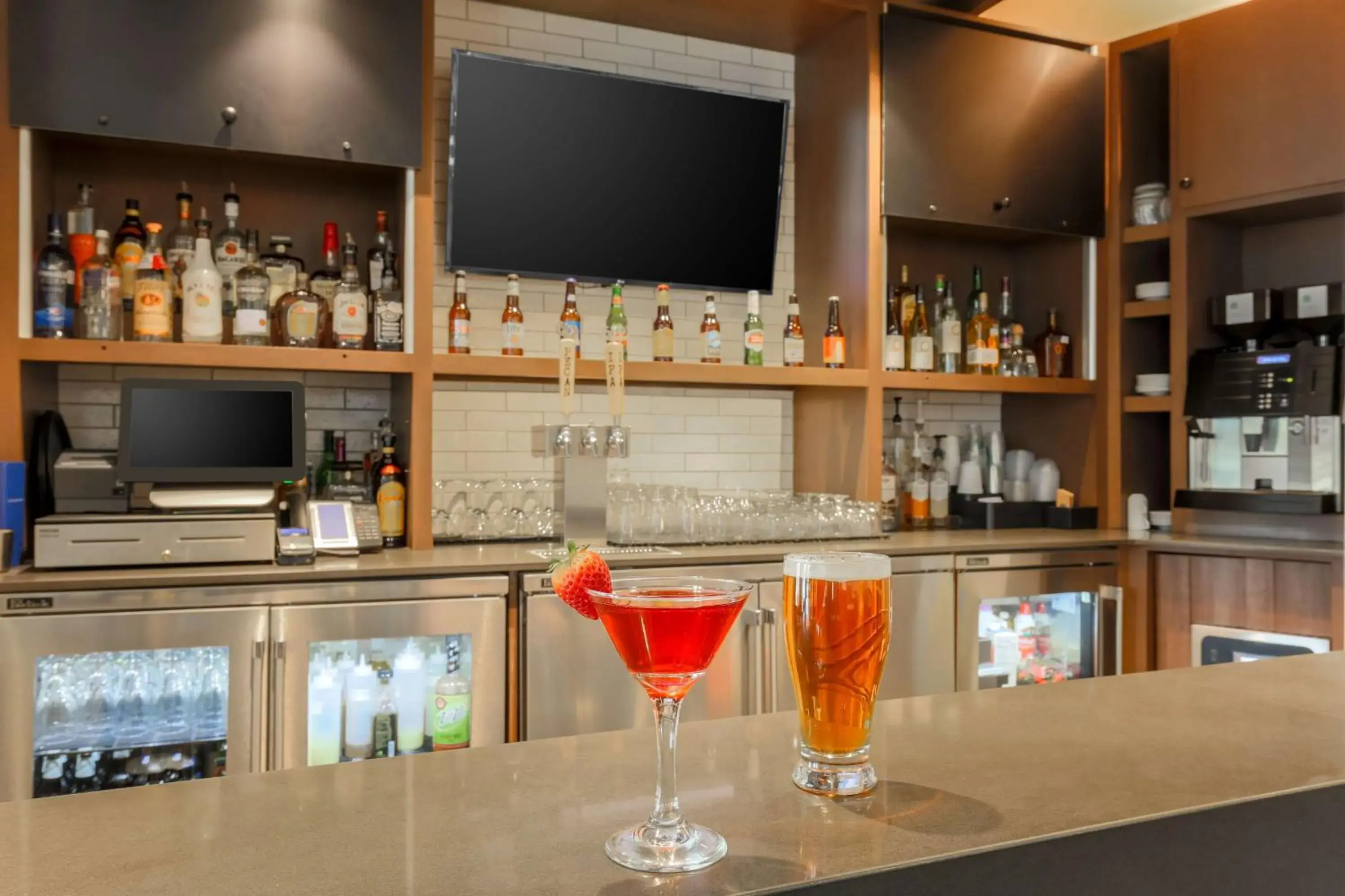 Lounge or bar in Hyatt Place Austin Cedar Park