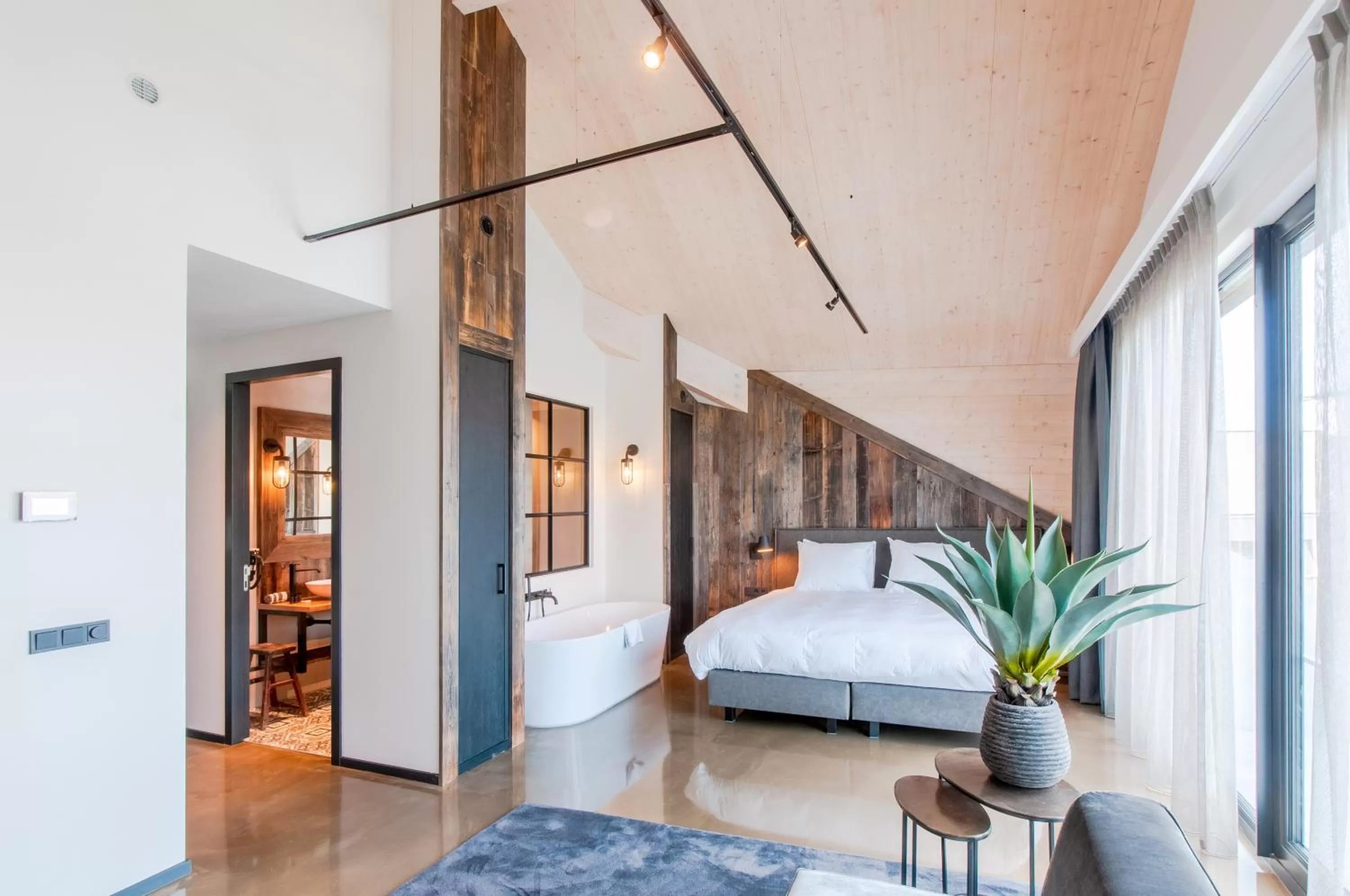 Bed in Waterrijk Oesterdam Hotel