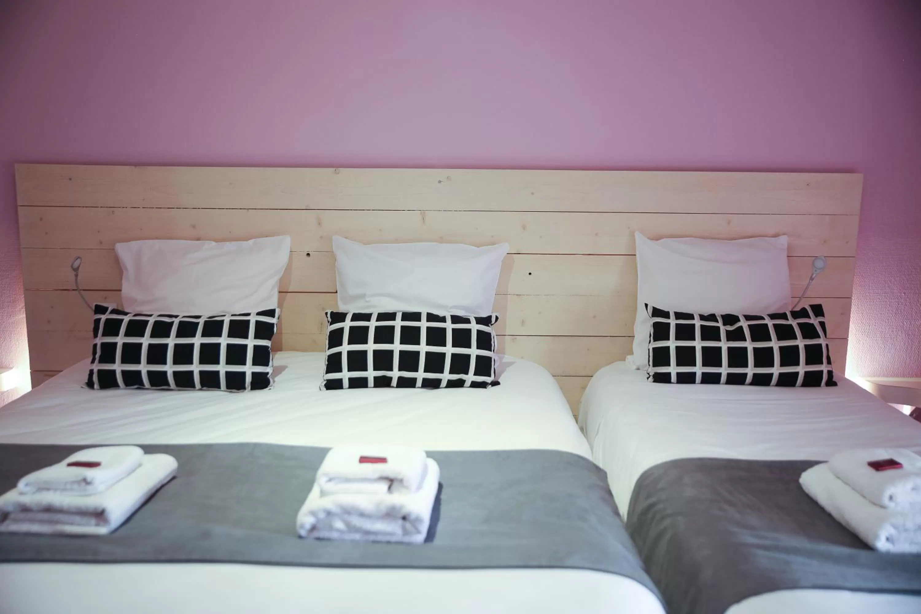 Bed in Hôtel La Couronne