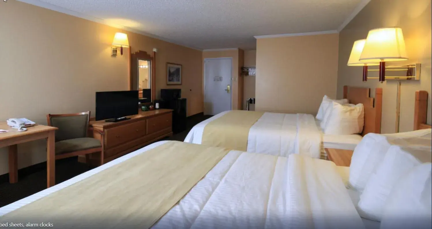 Bed in YellowstonePark Inn&Suites