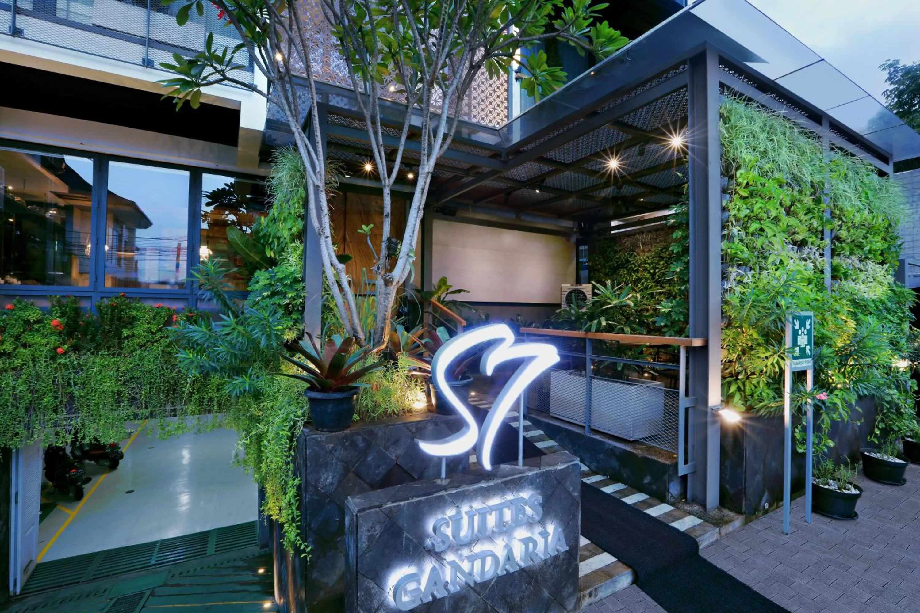 Facade/entrance in S7 SUITES GANDARIA