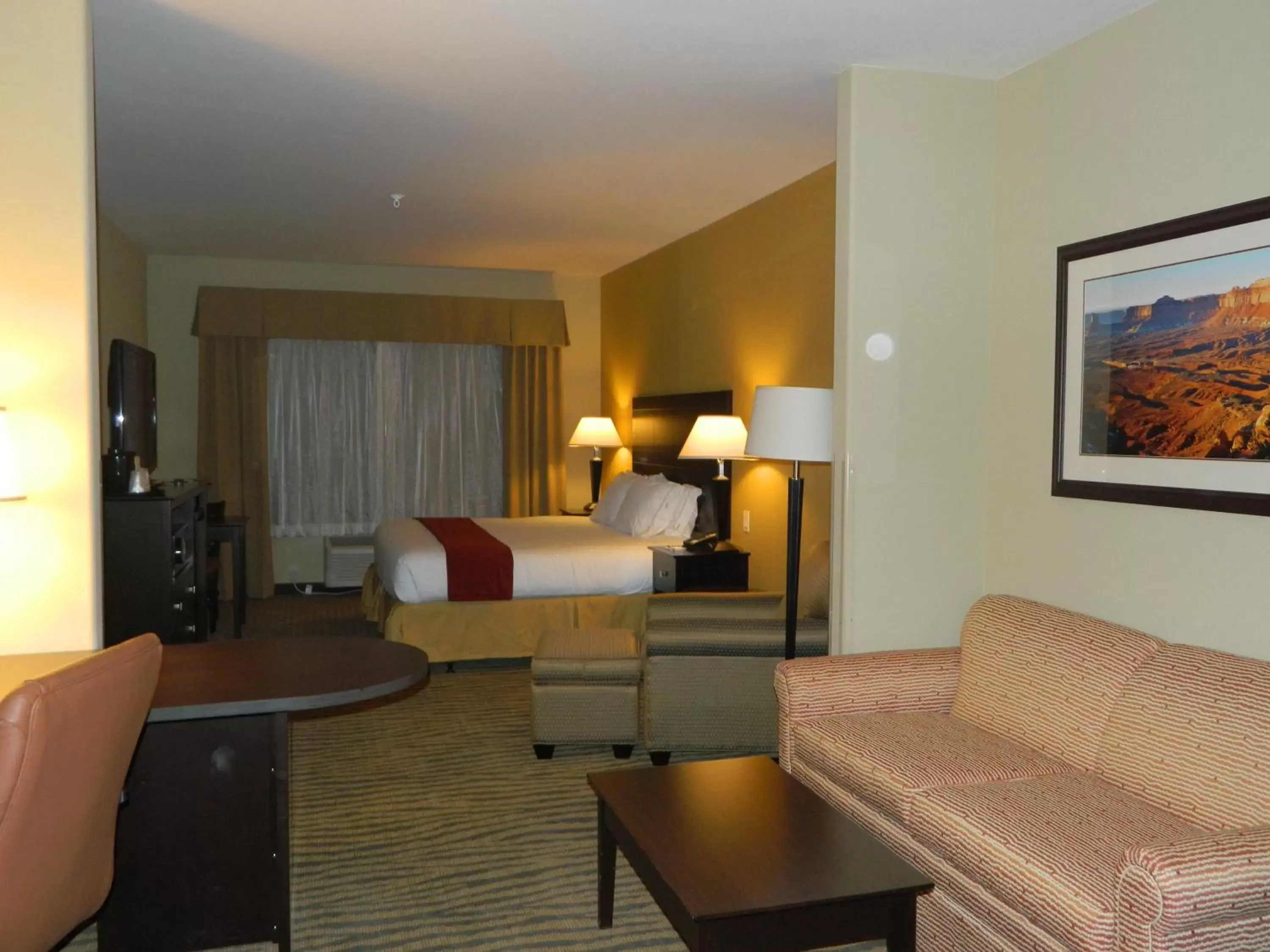 Holiday Inn Express & Suites Gallup East, an IHG Hotel