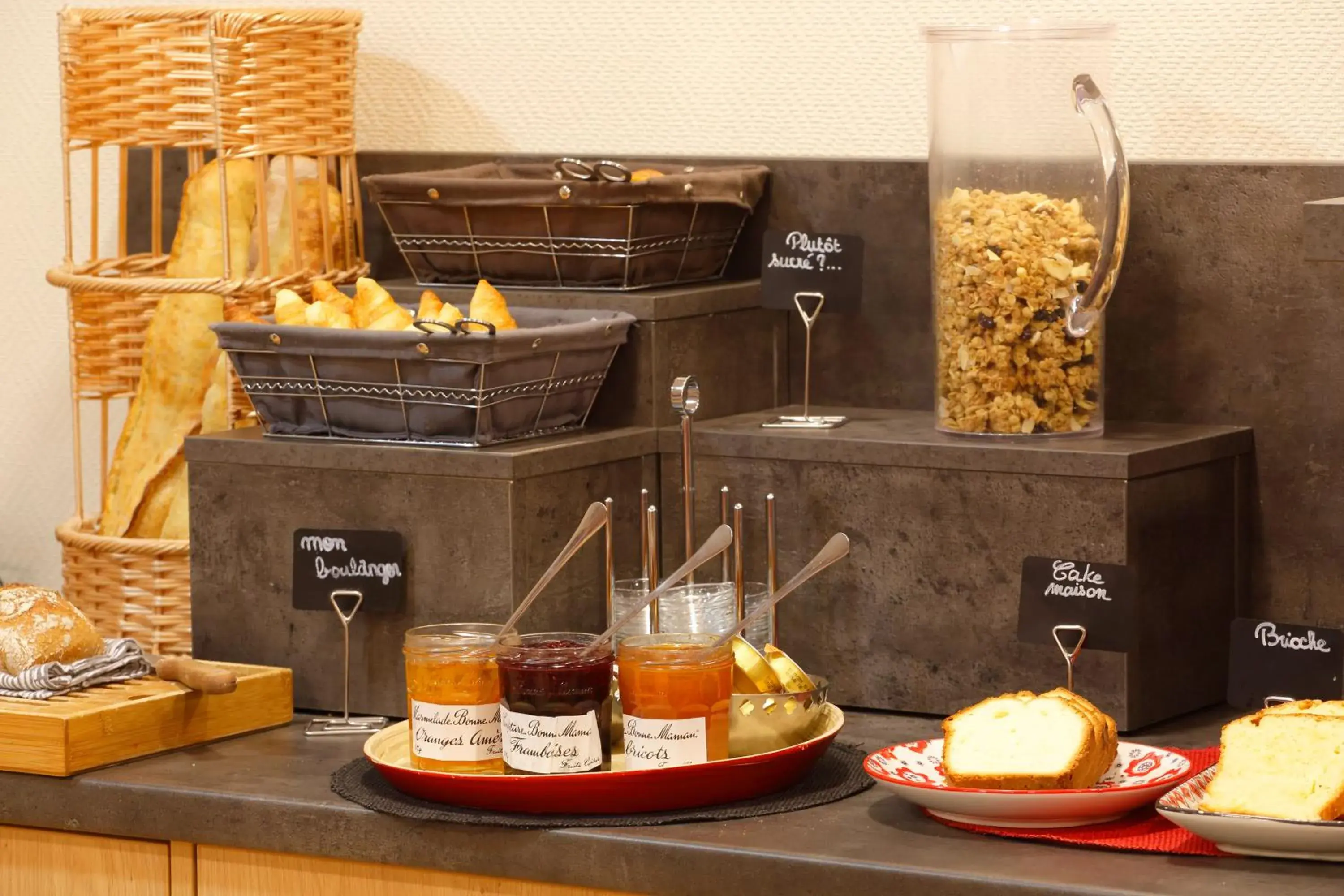 Food in The Originals Boutique, Hotel Le Pariou, Issoire (Qualys-Hotel)