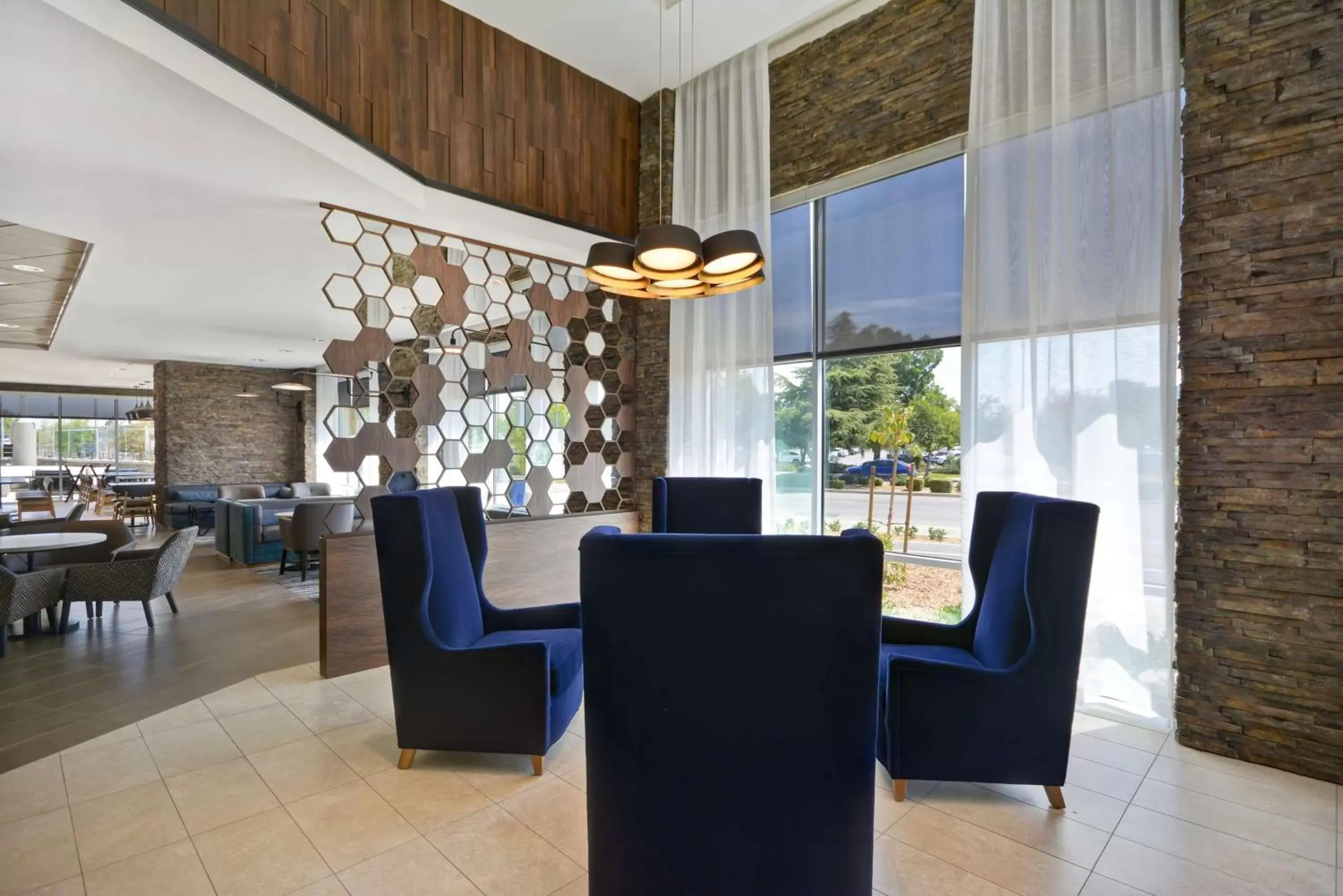 Lounge or bar in Hyatt Place Fresno Lounge or bar in Hyatt Place Fresno