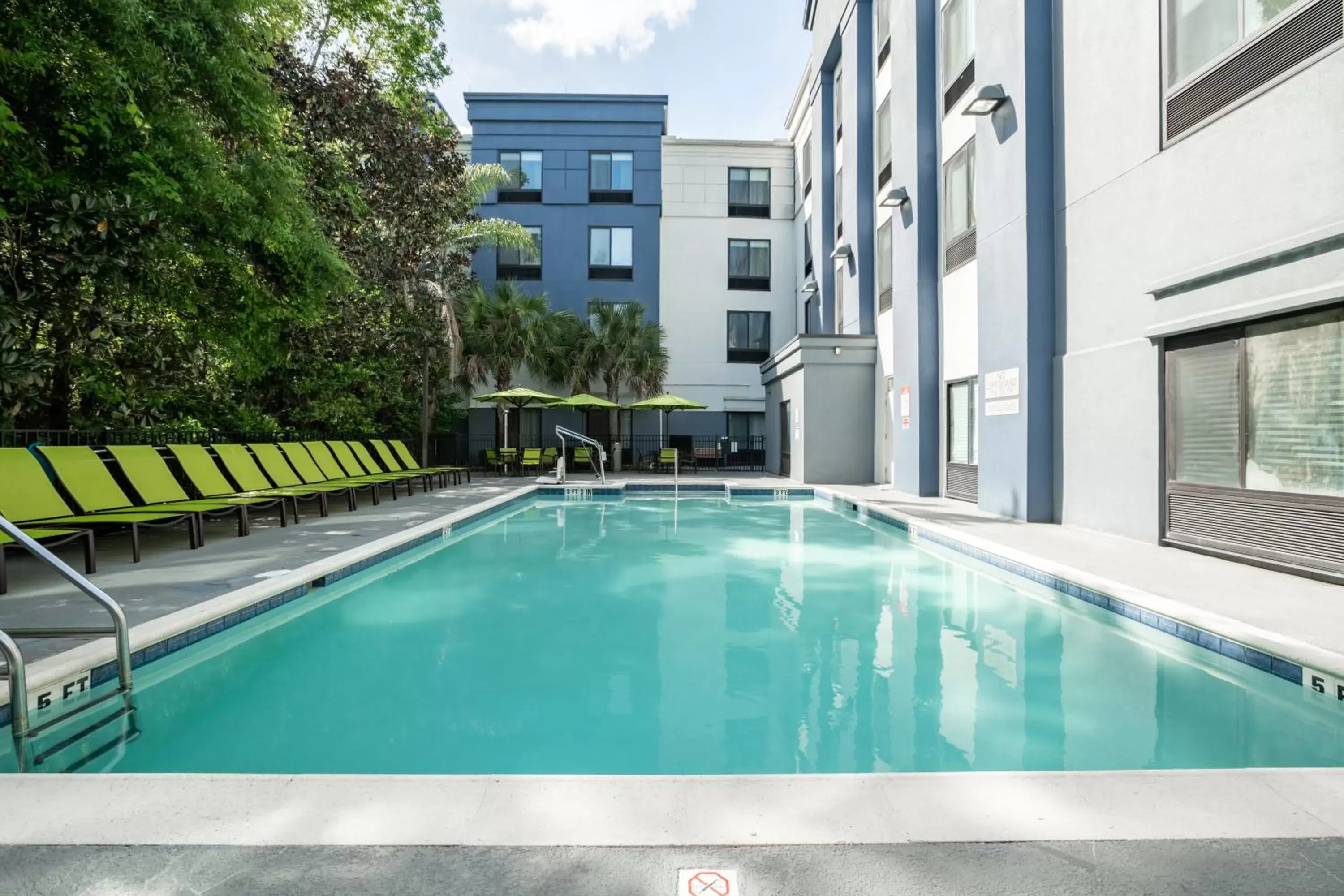 Swimming Pool in SpringHill Suites Gainesville