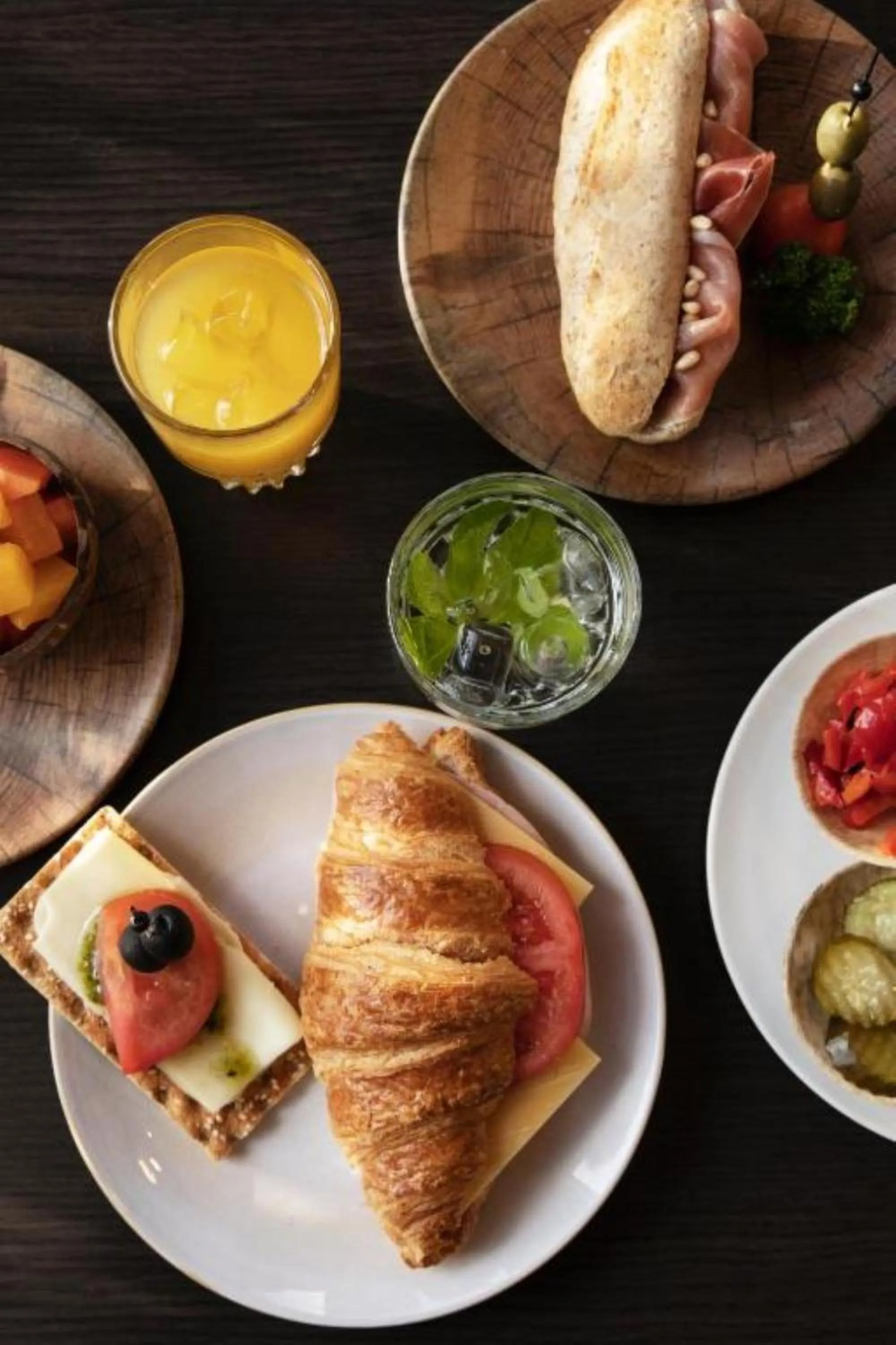 Food and drinks in Quentin Arrive Hotel