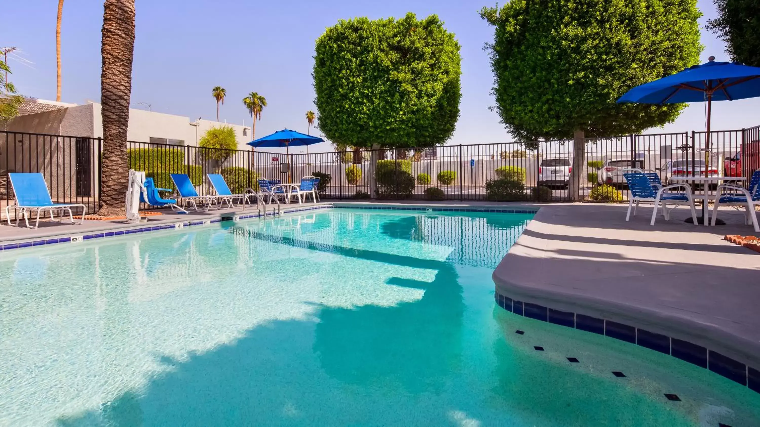 Swimming Pool in SureStay Hotel by Best Western Phoenix Airport