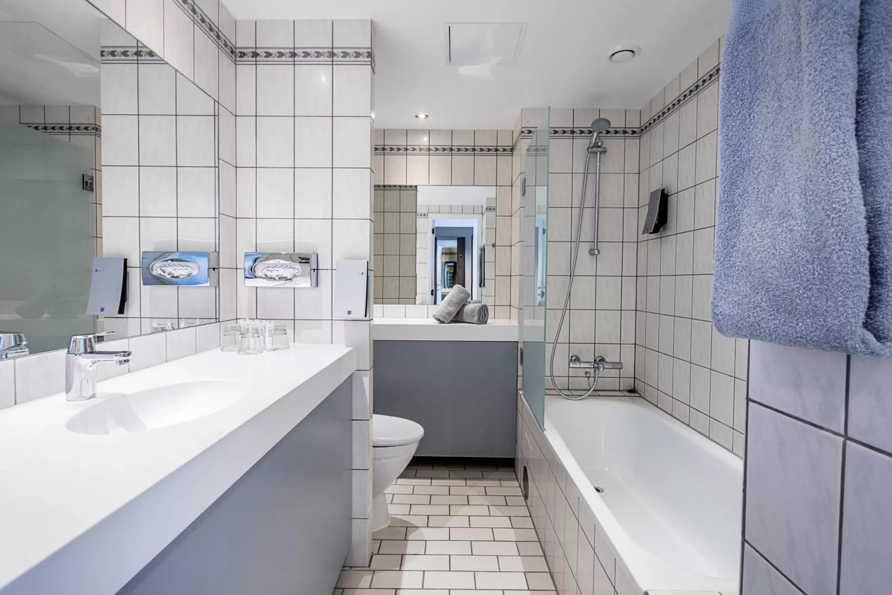 Toilet, Bathroom in Best Western Plus Airport Hotel