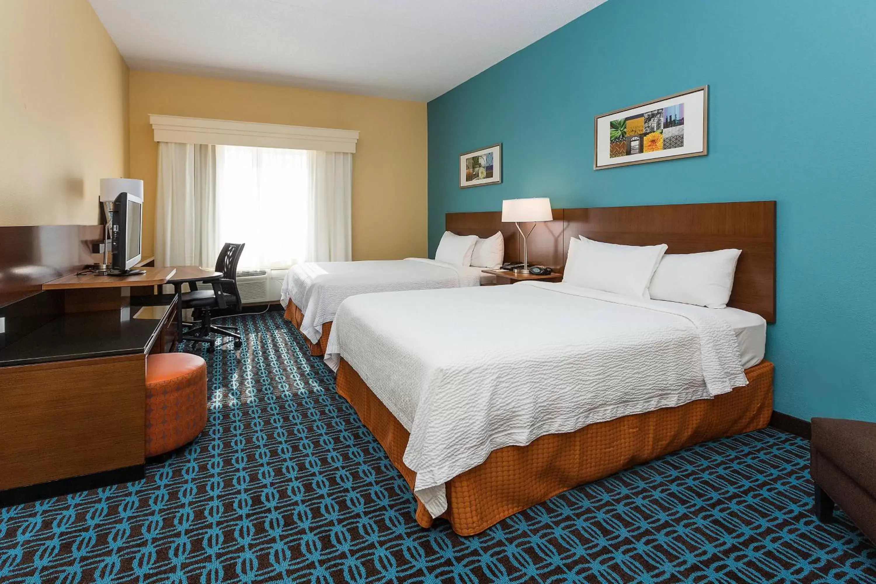 Photo of the whole room, Bed in Fairfield Inn & Suites Des Moines West