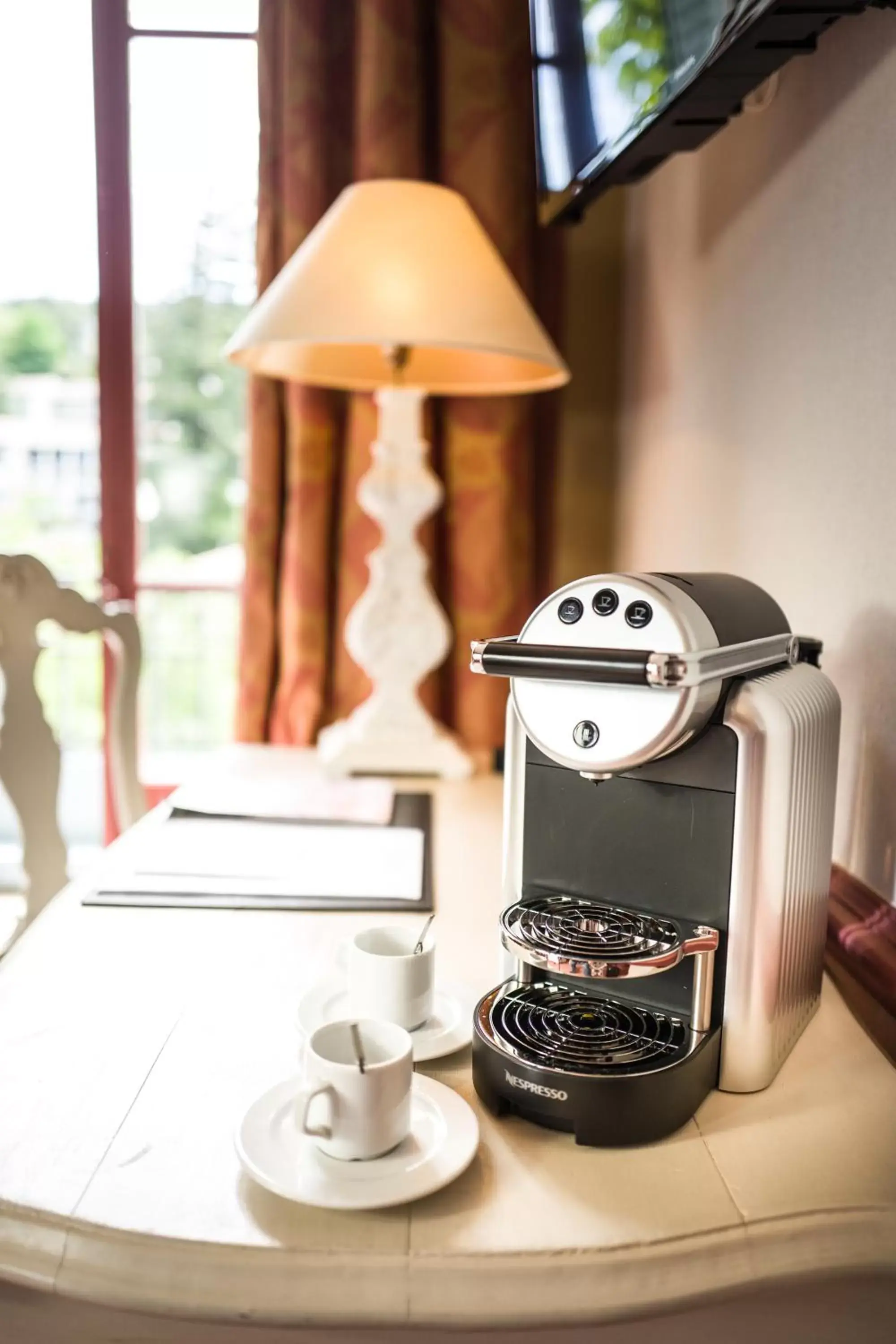 Coffee/tea facilities in Hôtel Helvie - Les Collectionneurs