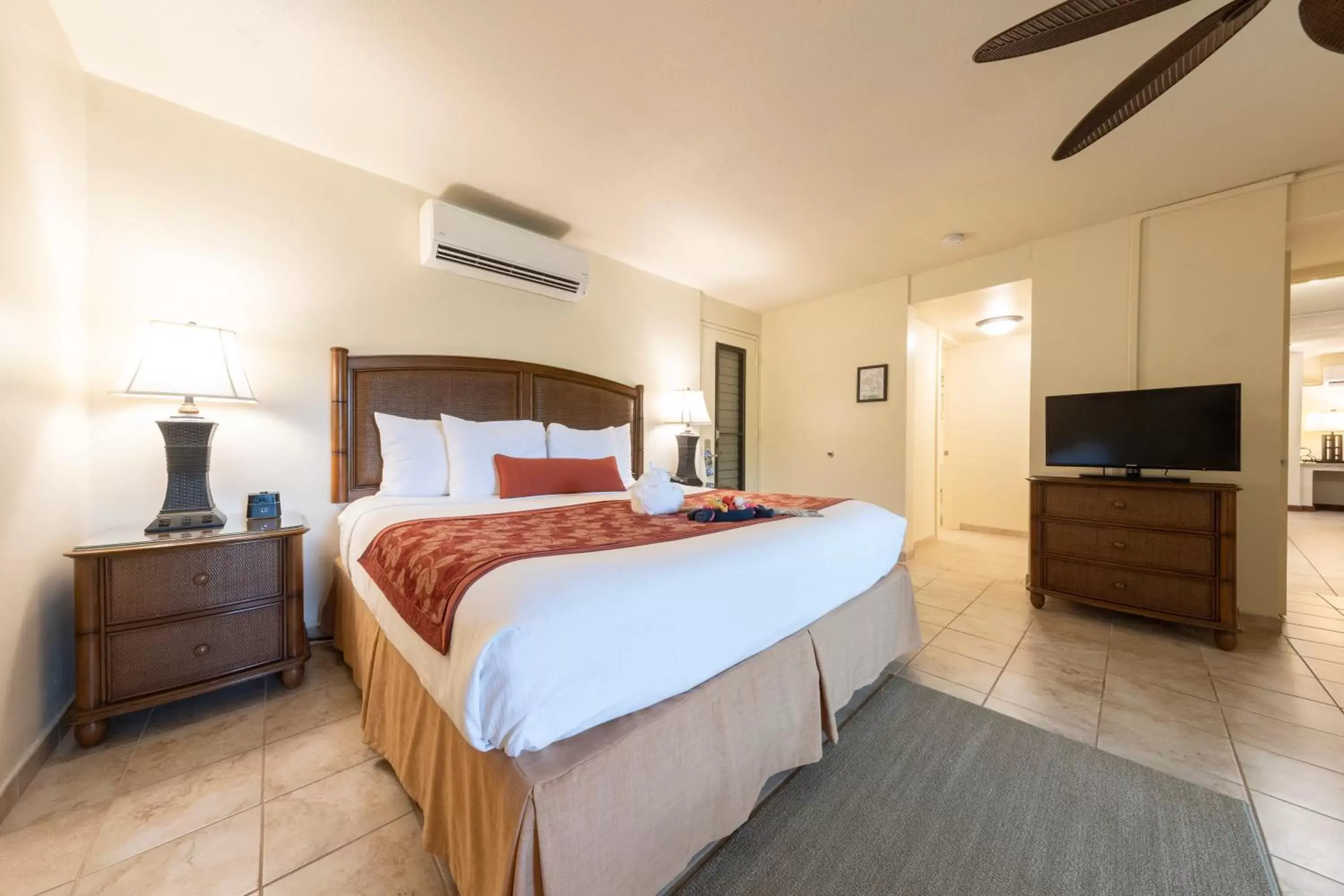 Bedroom, Bed in Hanalei Bay Resort