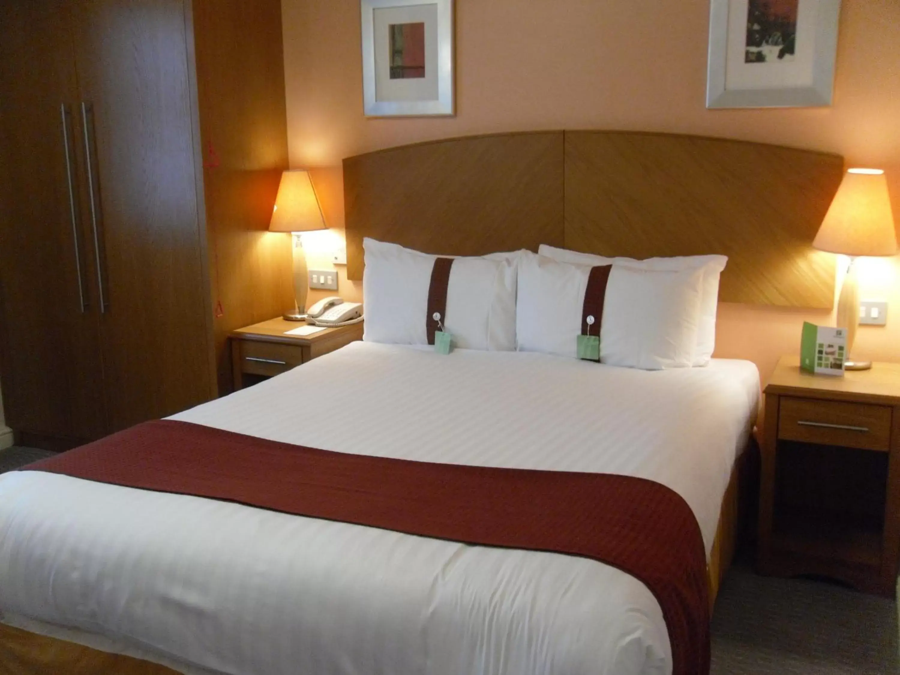 Photo of the whole room, Bed in Holiday Inn Manchester West, an IHG Hotel