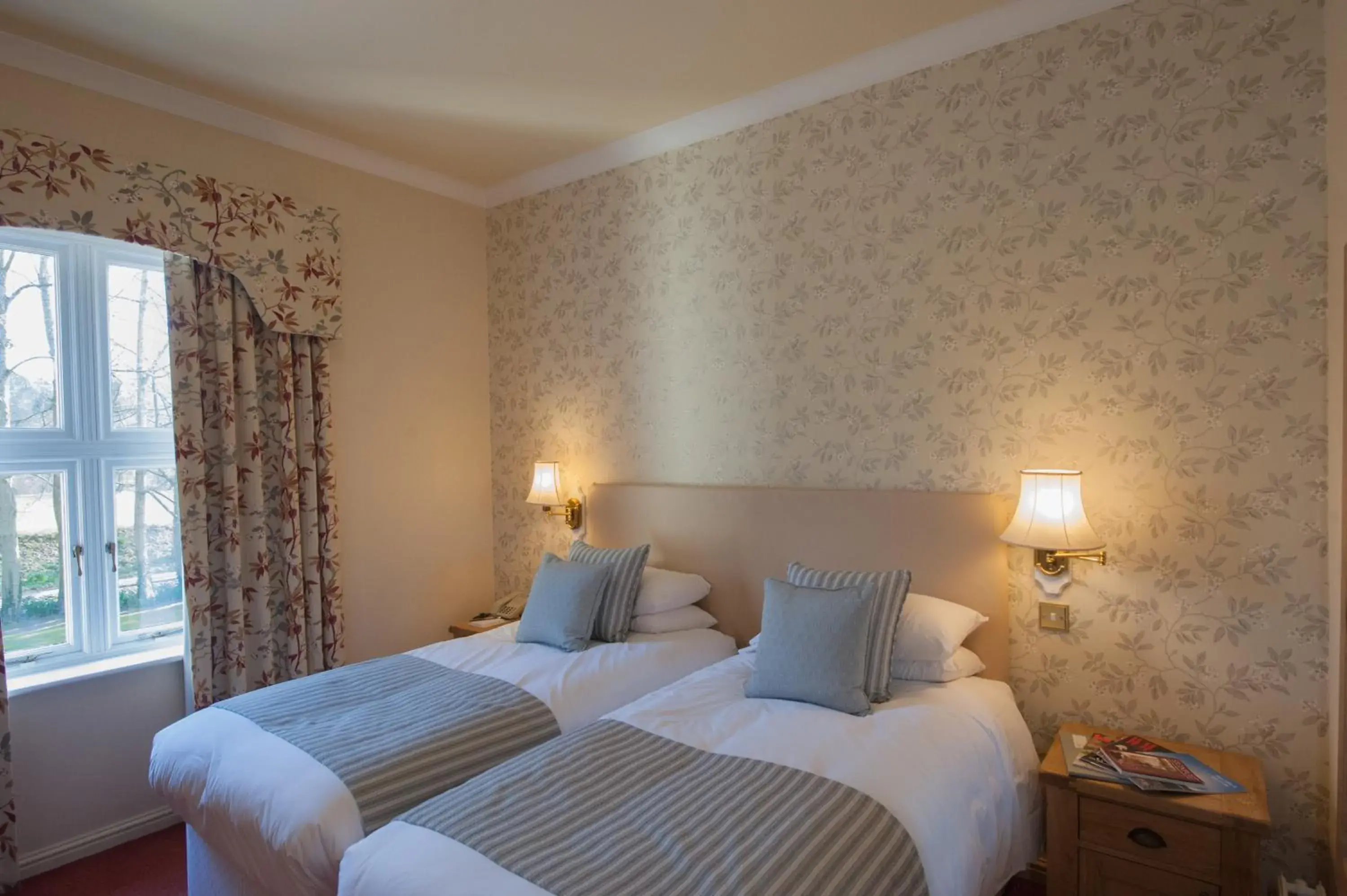Day, Bed in Glen-Yr-Afon House Hotel