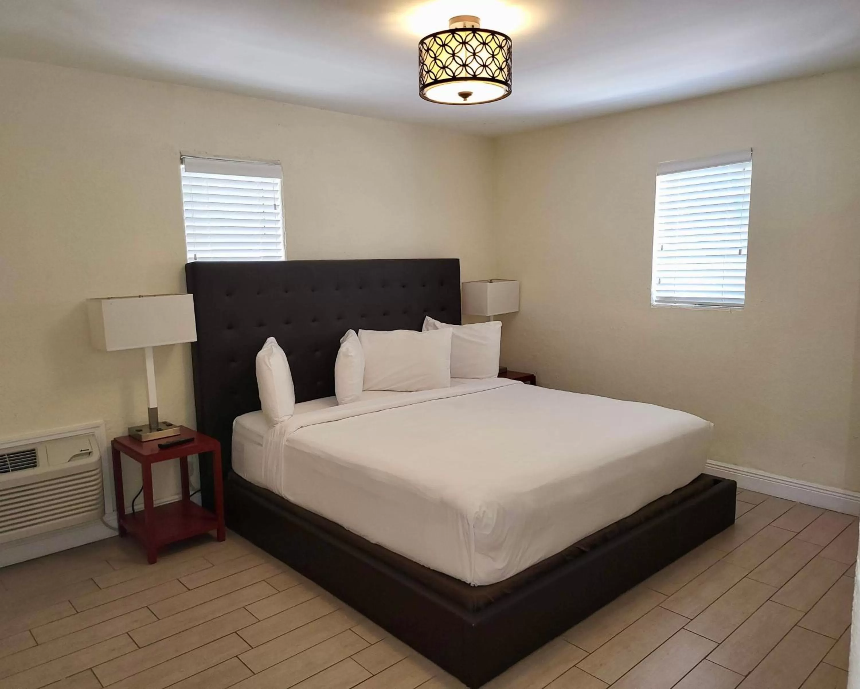 Bed in Chateau Mar Beach Resort NEWLY RENOVATED