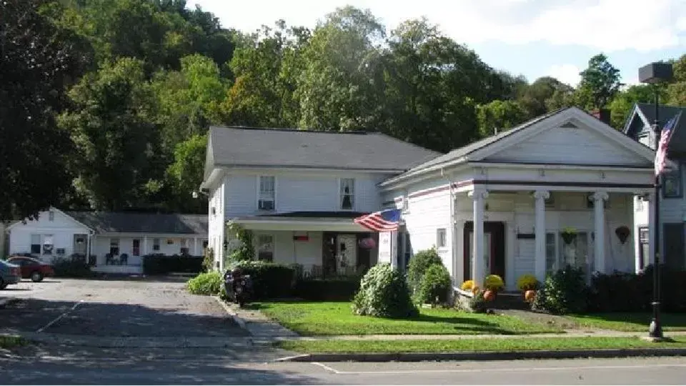 Facade/entrance, Property Building in The Colonial Inn & Creamery