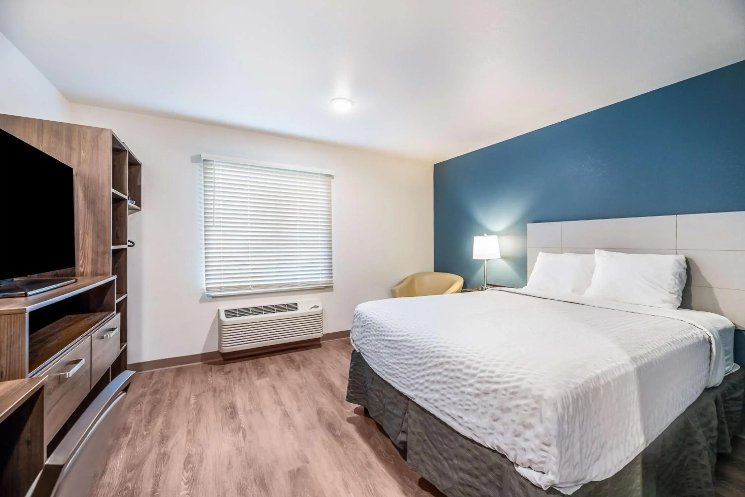 Bedroom, Bed in Extended Stay America Suites - Orlando - Kissimmee