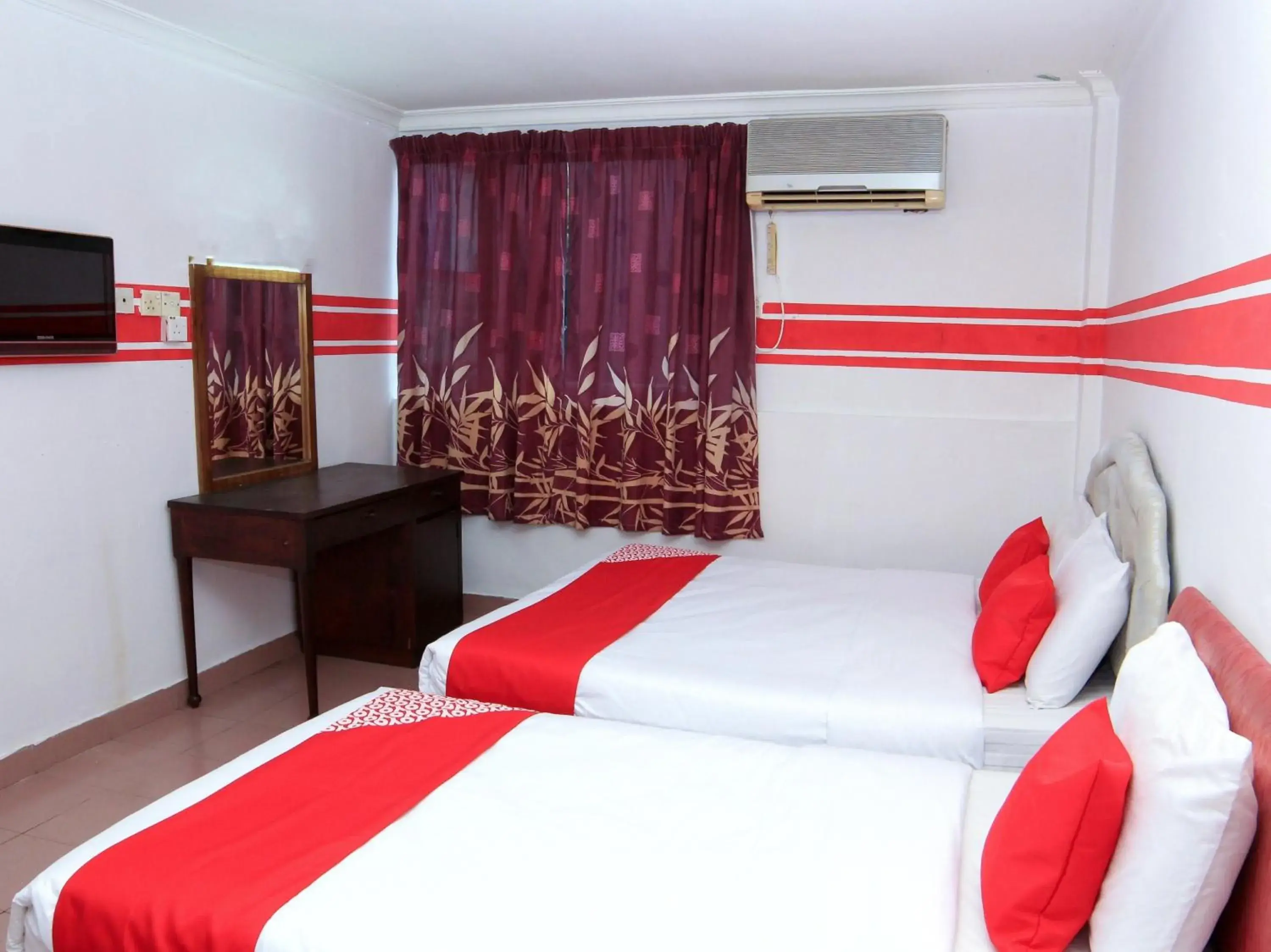 Bedroom, Bed in Super OYO 1173 Mandyrin Hotel